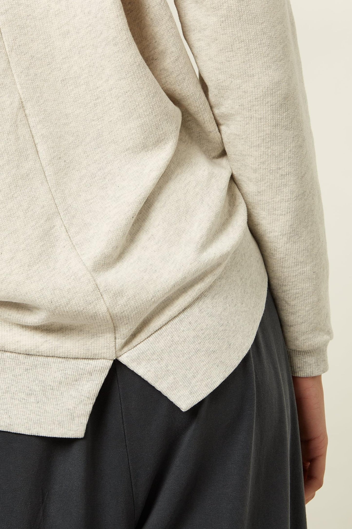 ROUND NECK SWEATER