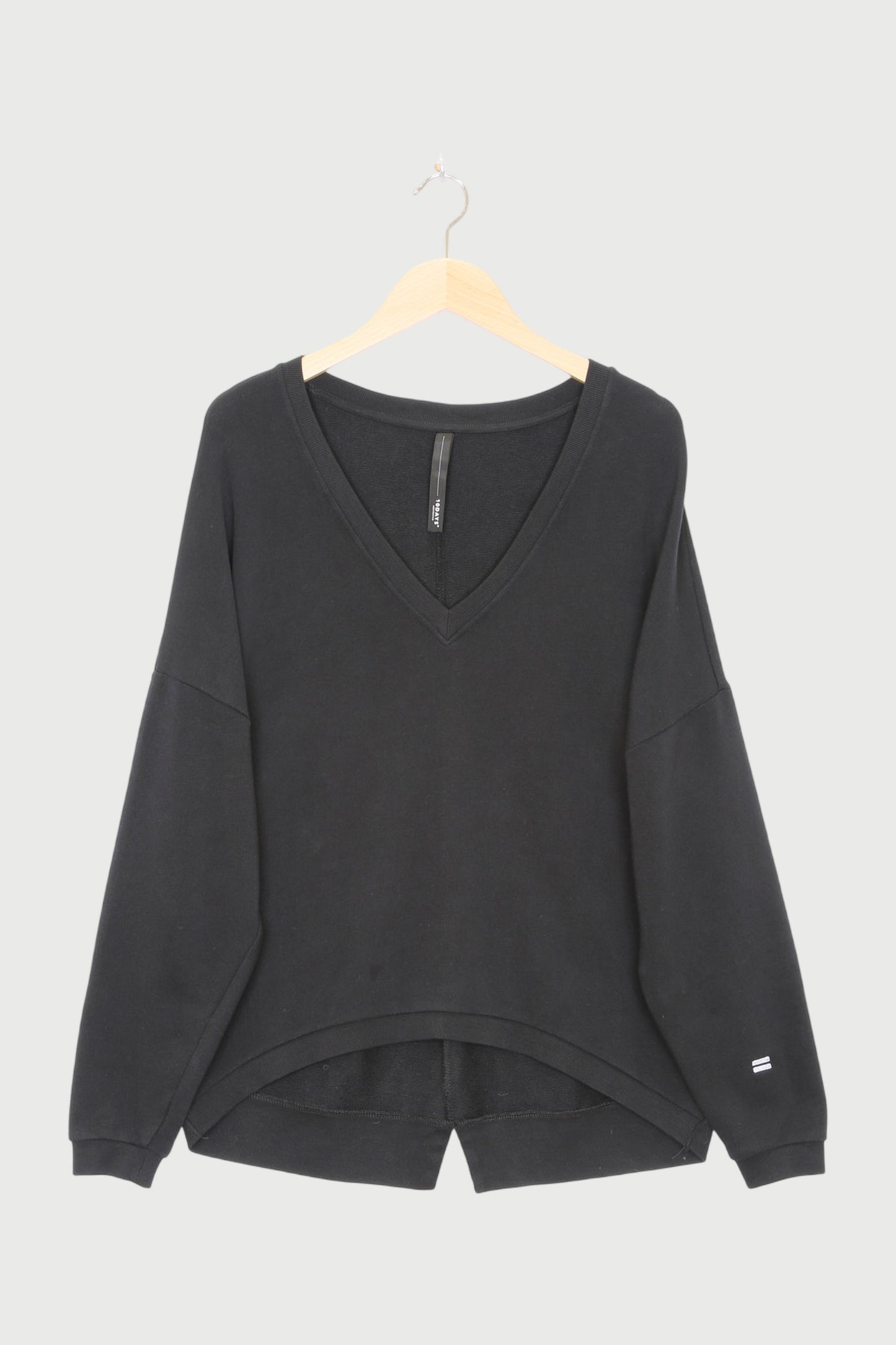 V-NECK SWEATER