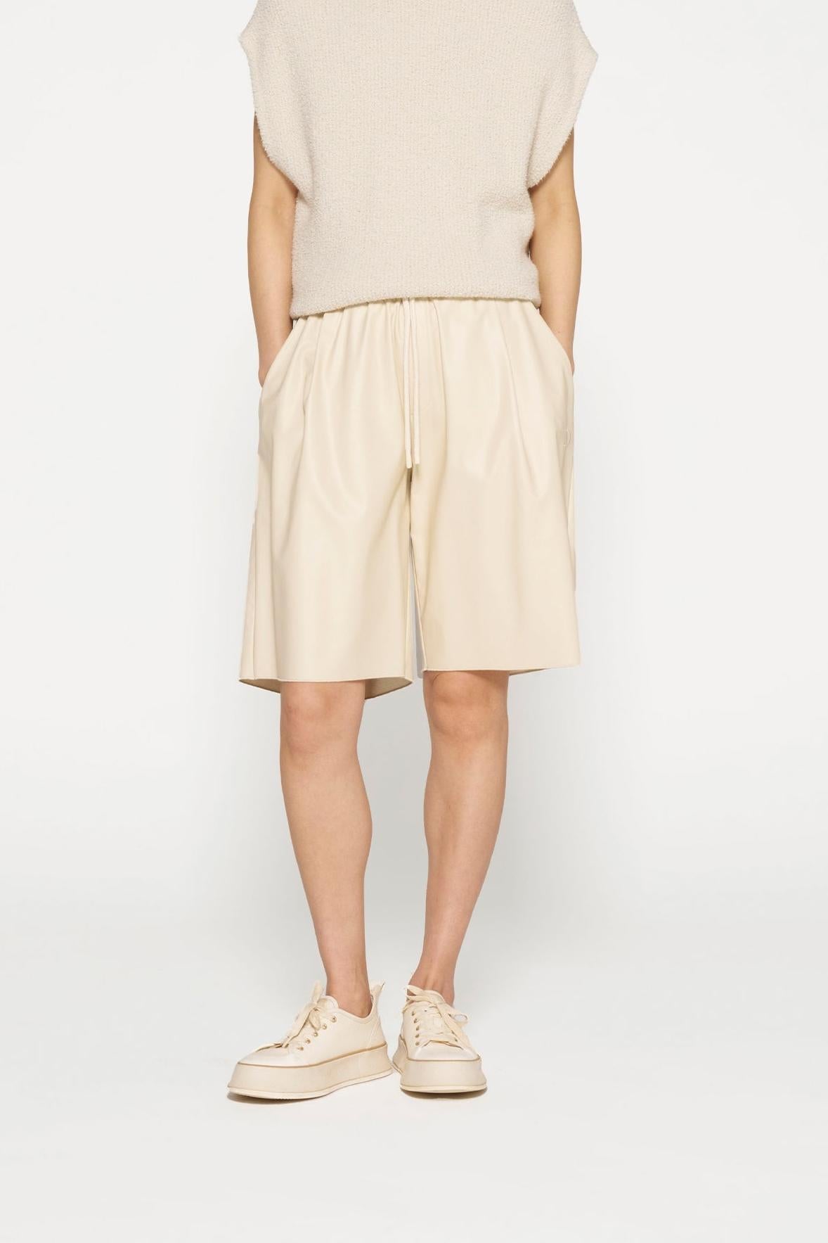SHORT SLEEVE BOUCLE TOP