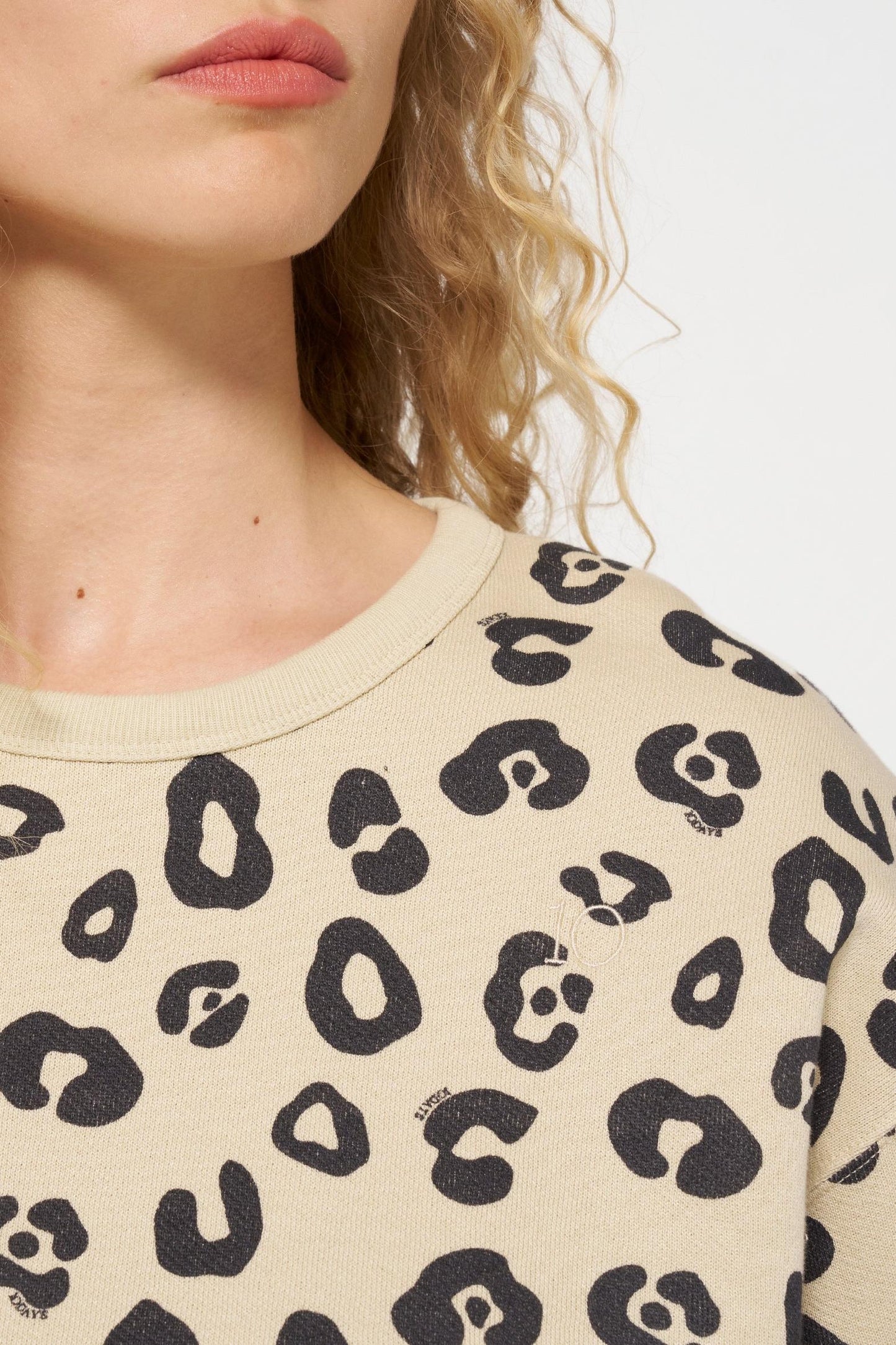 RAW EDGE SWEATER LEOPARD