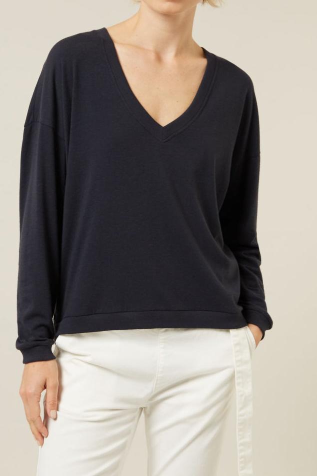 SOFT V-NECK SWEATER