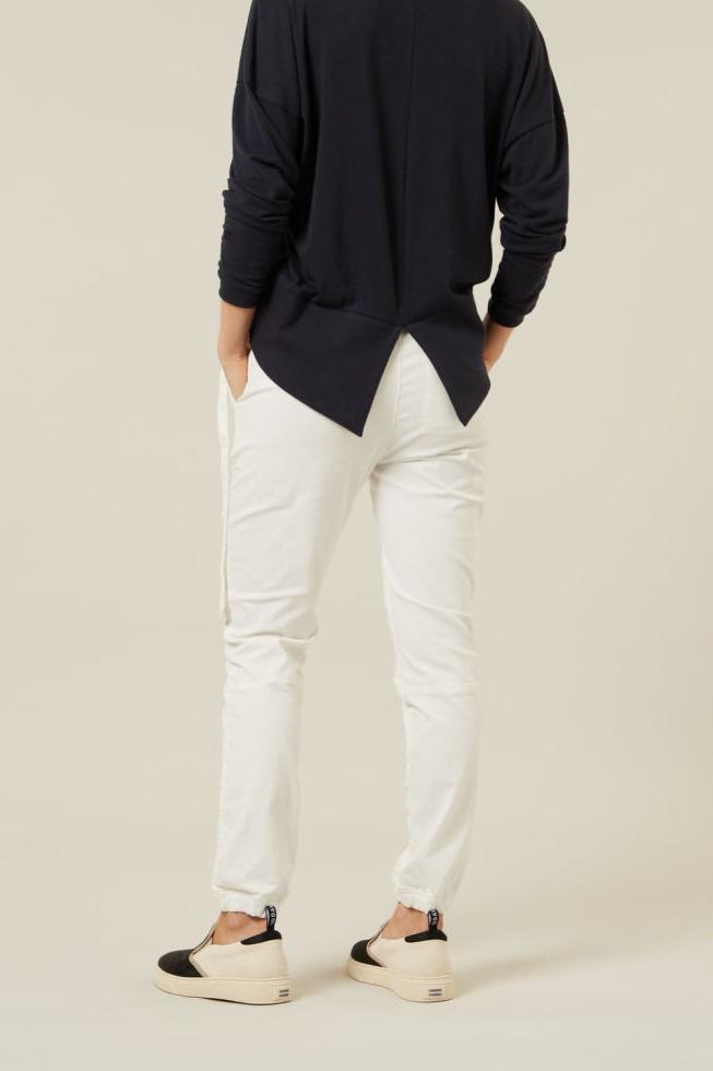 SOFT V-NECK SWEATER