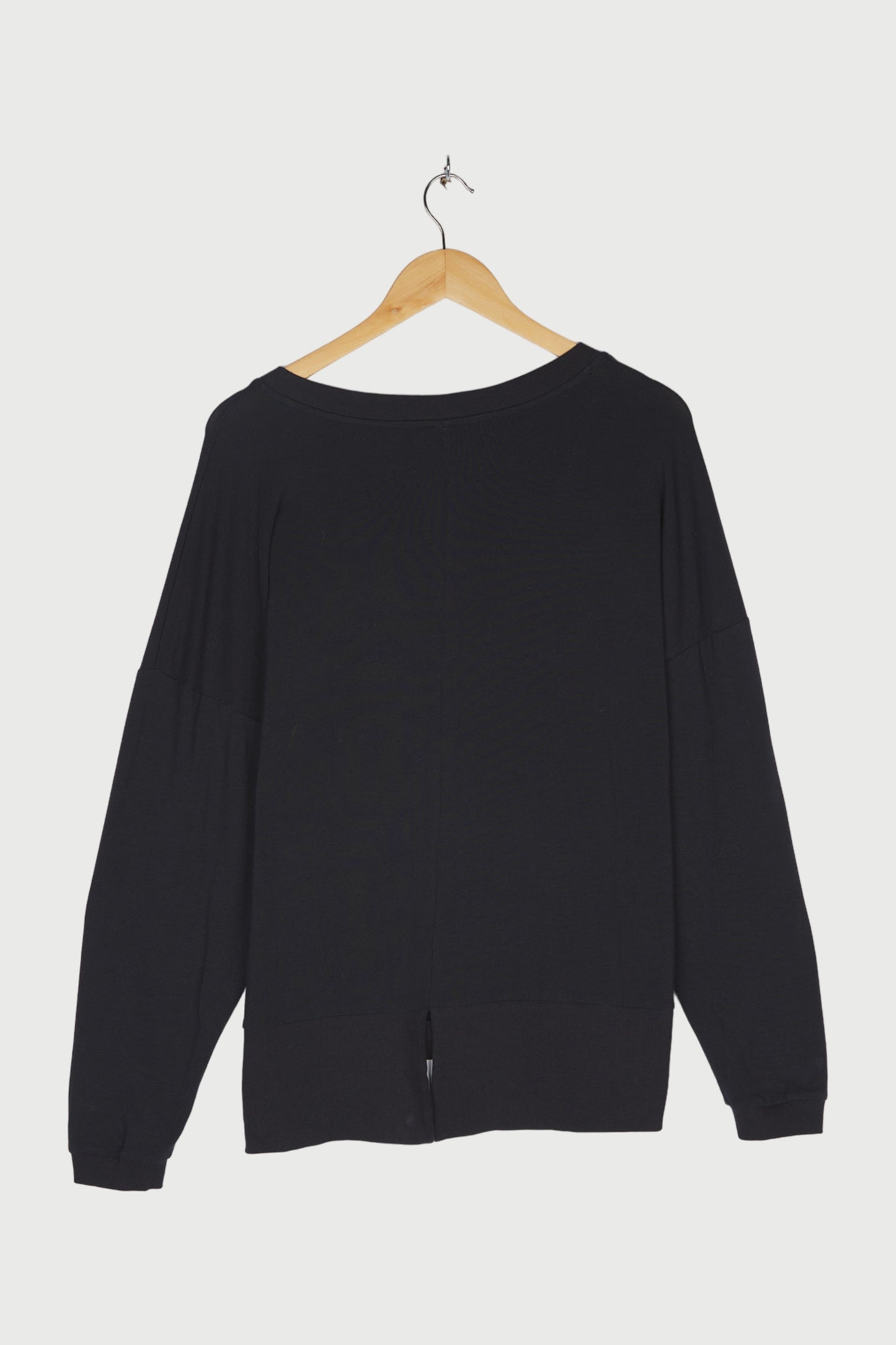SOFT V-NECK SWEATER