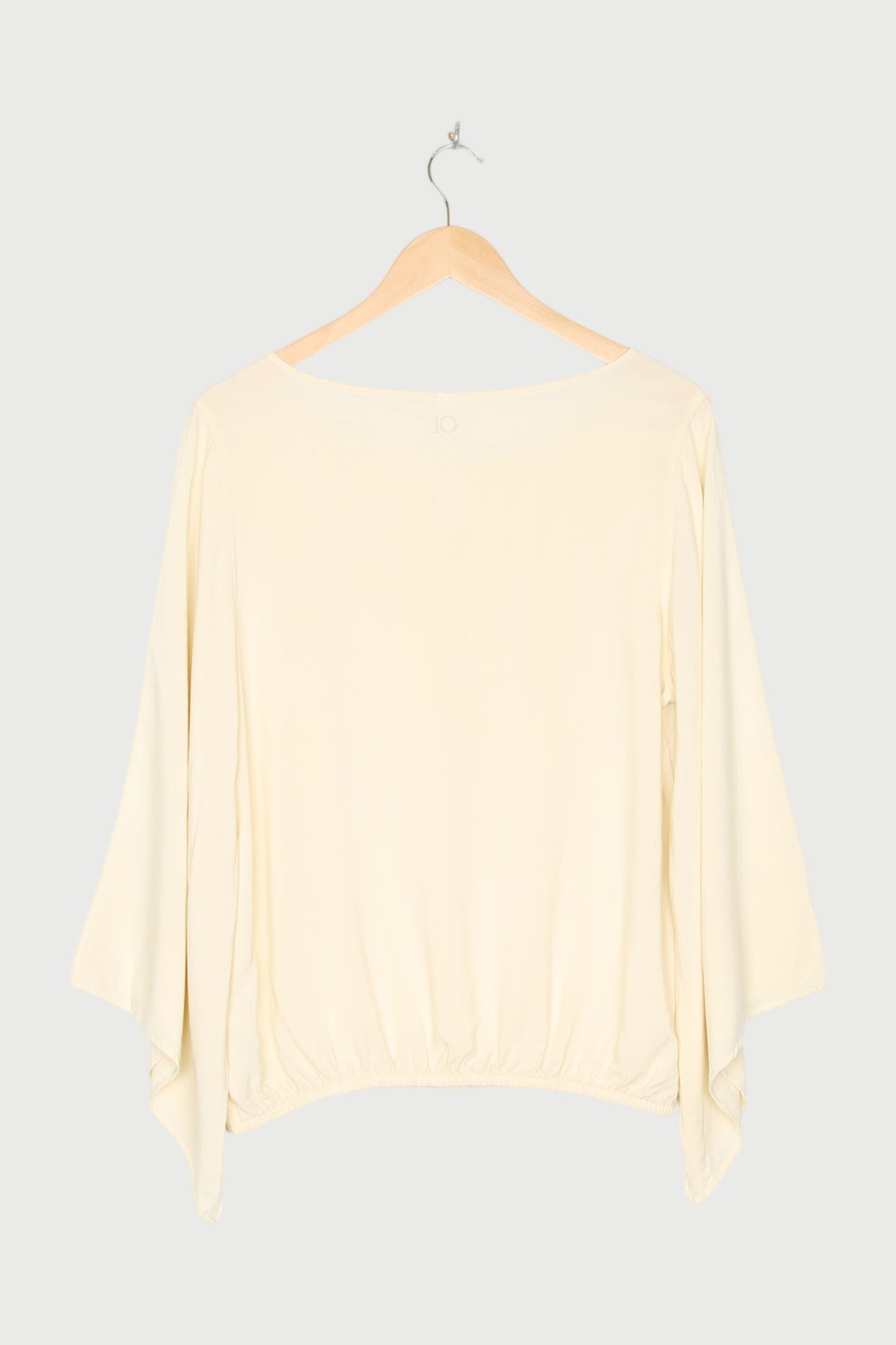 FLOWY BLOUSE