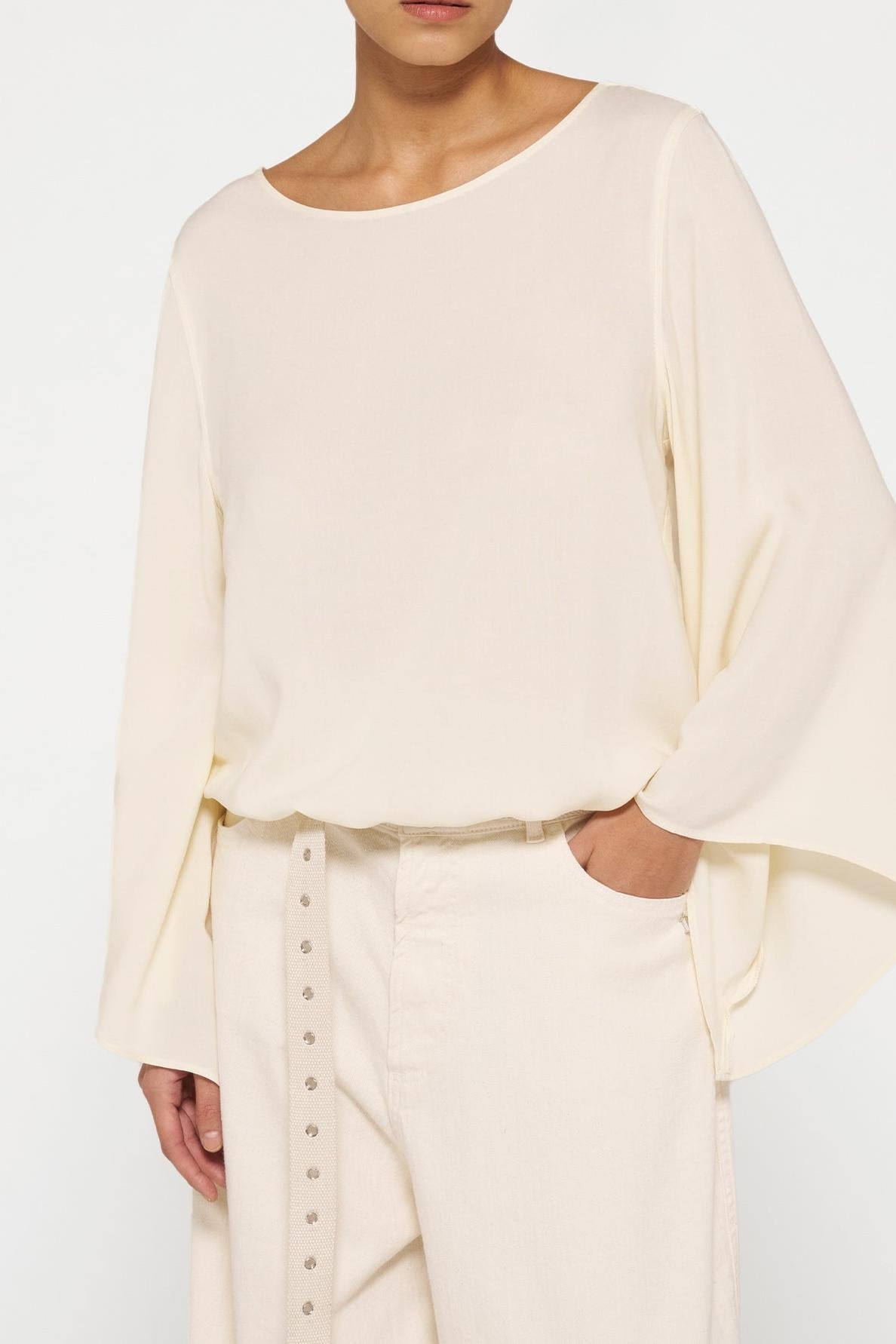 FLOWY BLOUSE