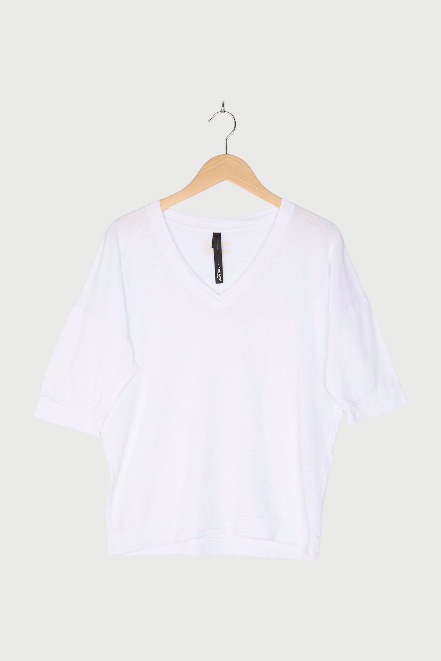 V-NECK TEE LINEN