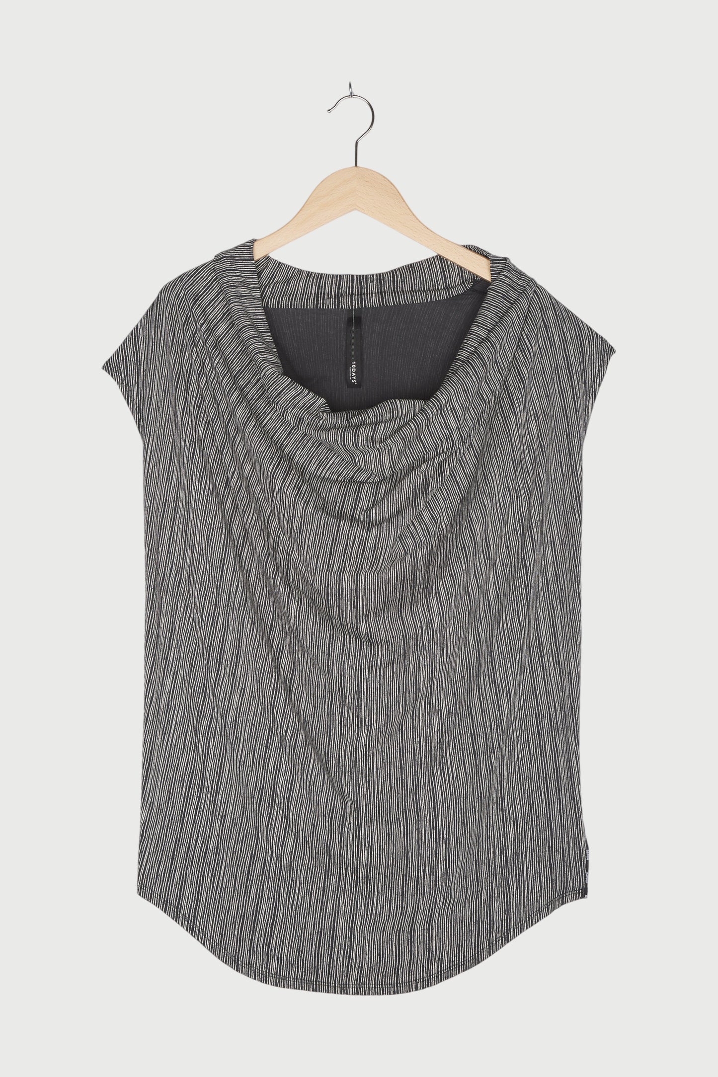 WATERFALL TOP THIN STRIPE