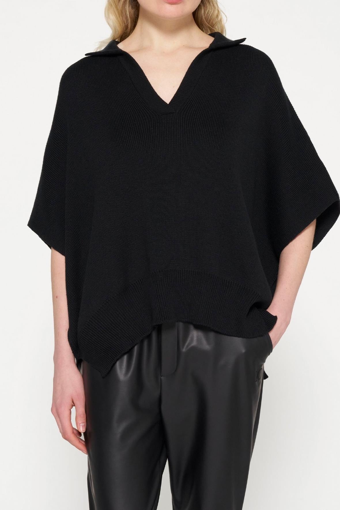 SHORT SLEEVE KNIT SWEATER
