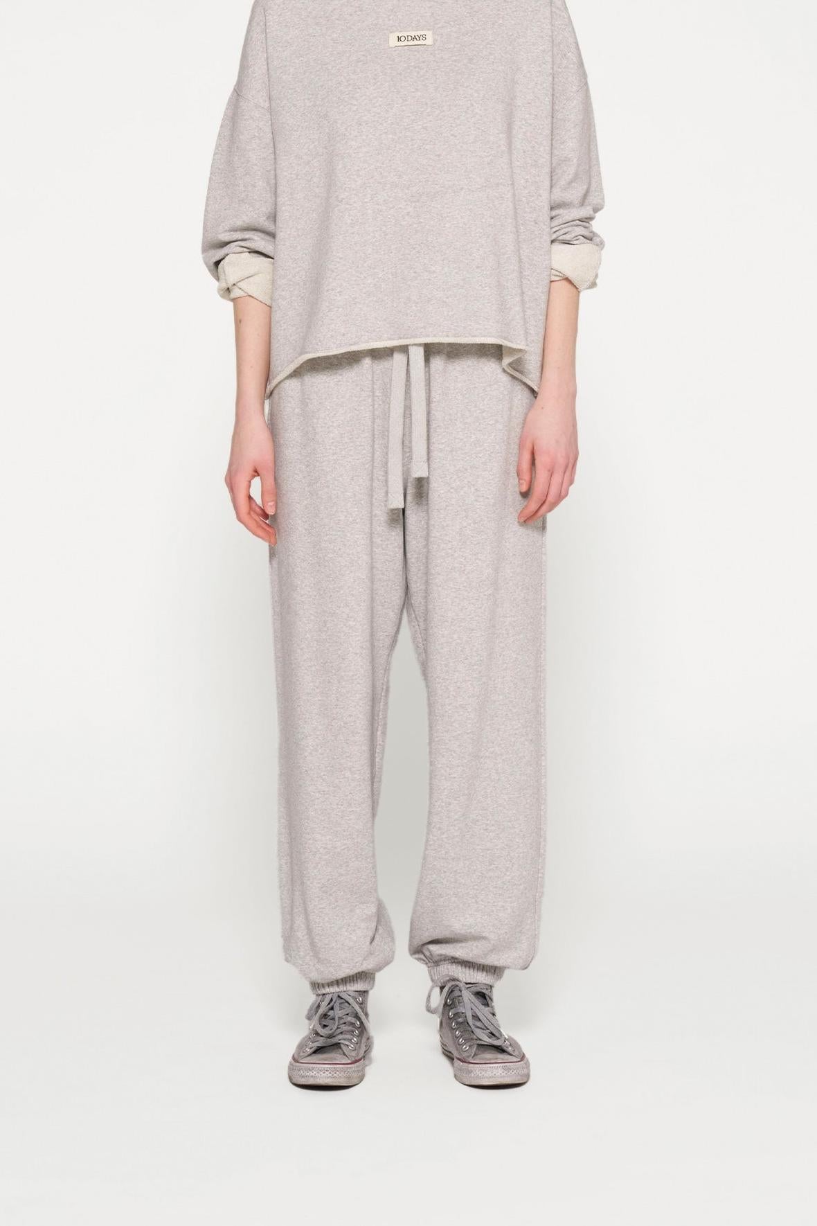 STATEMENT HOODIE