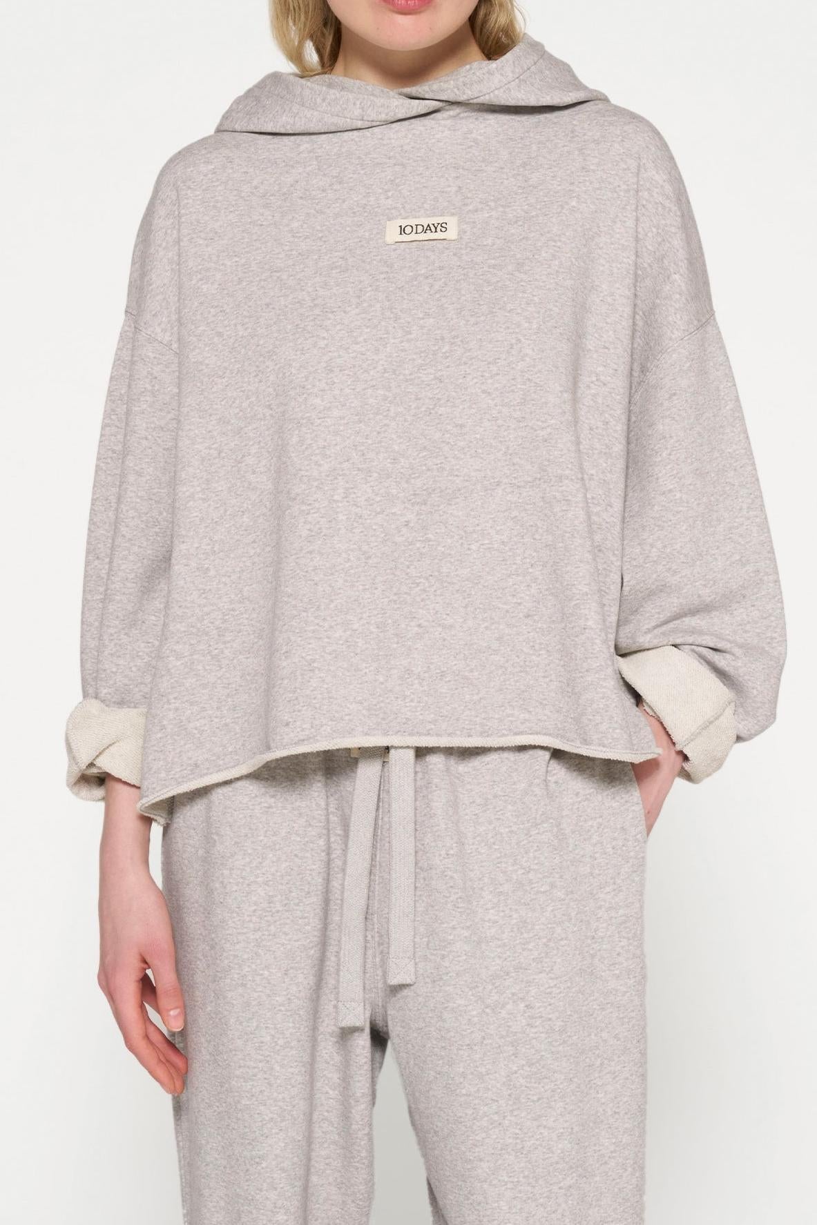 STATEMENT HOODIE