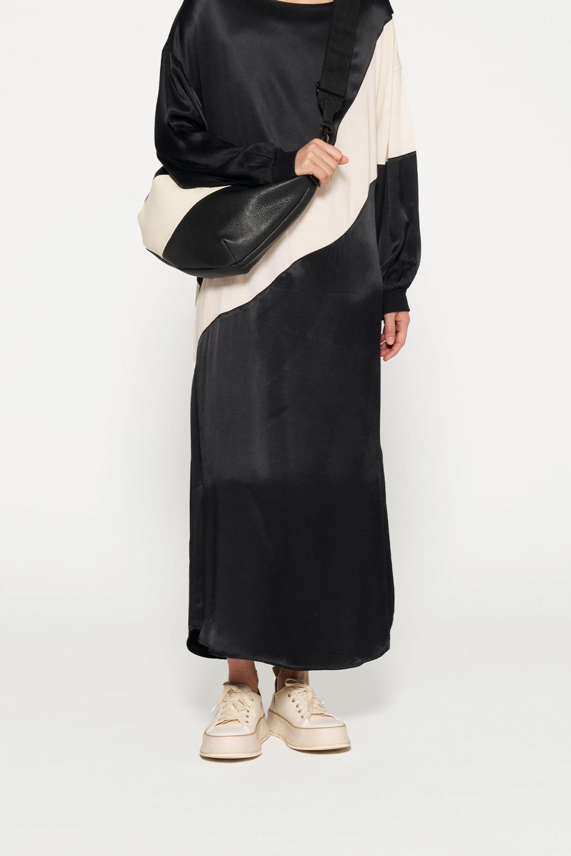 FLOWY MAXI DRESS