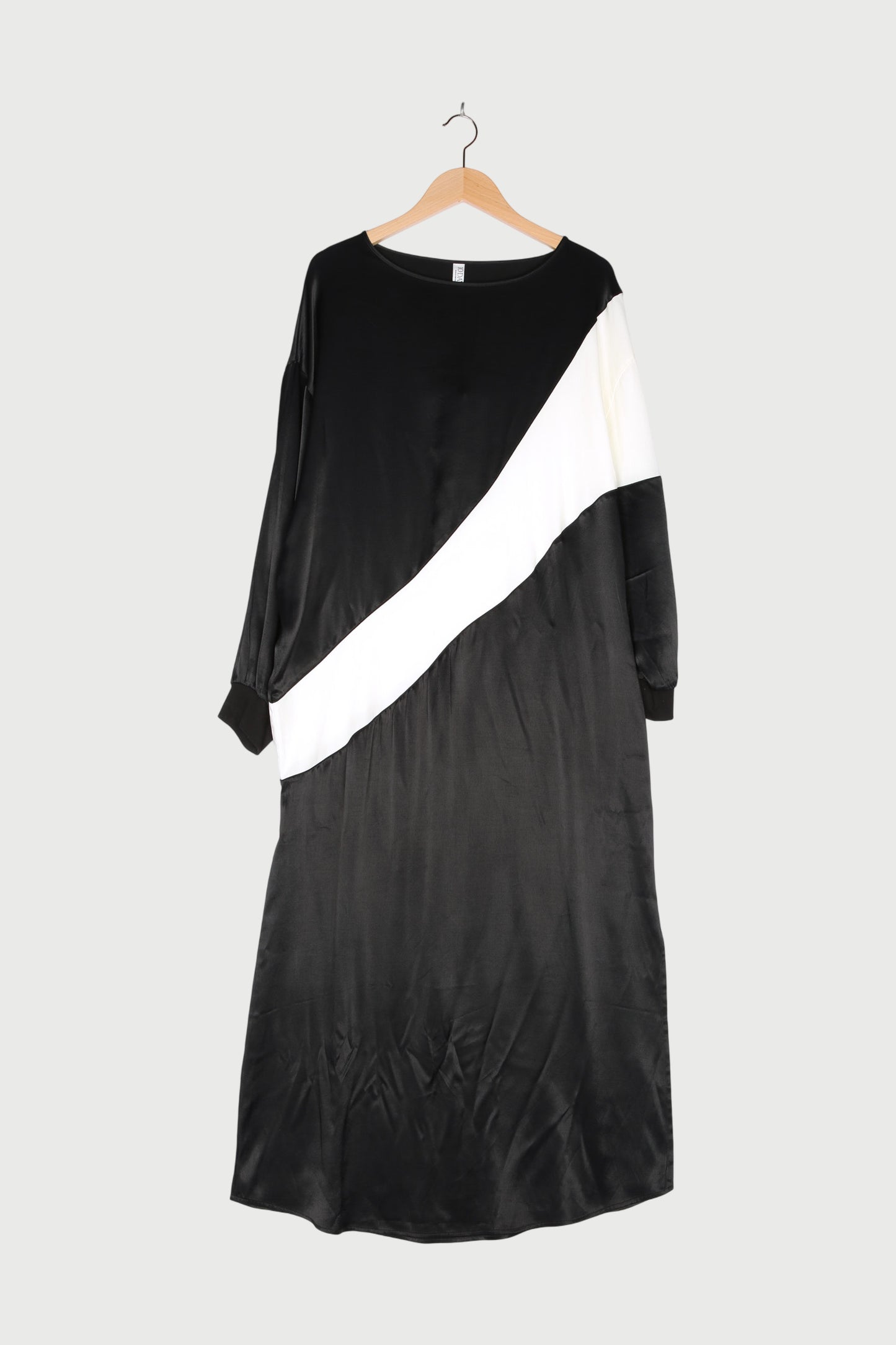 FLOWY MAXI DRESS