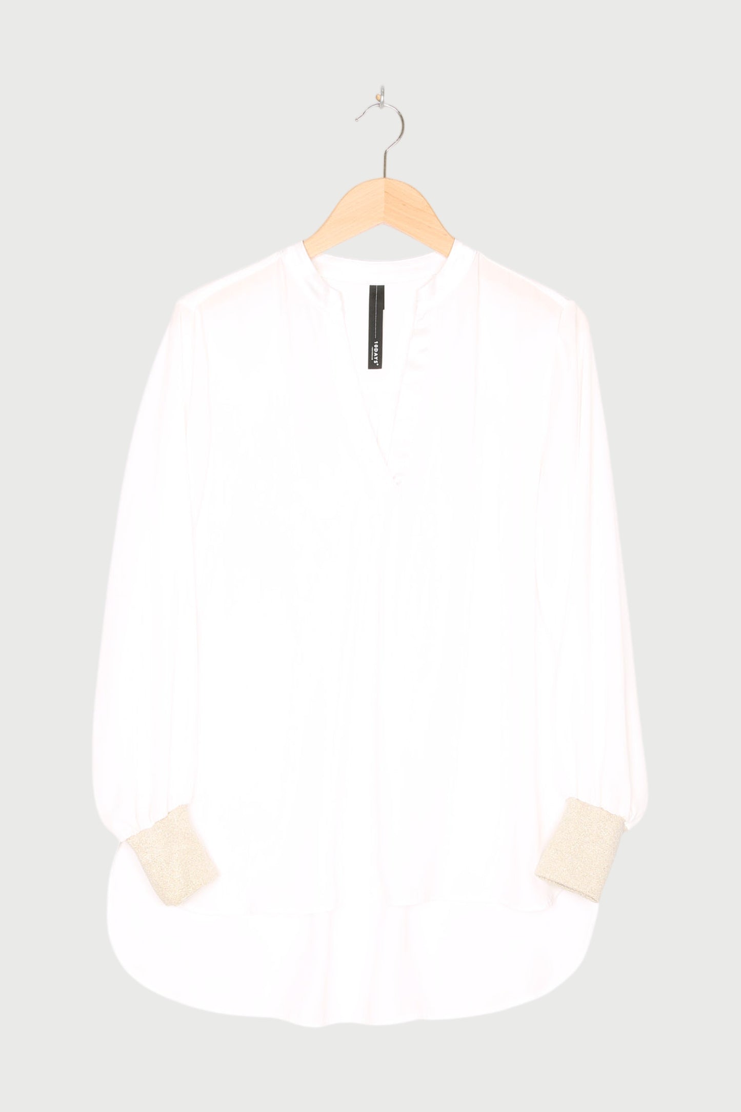 FLOWY BLOUSE