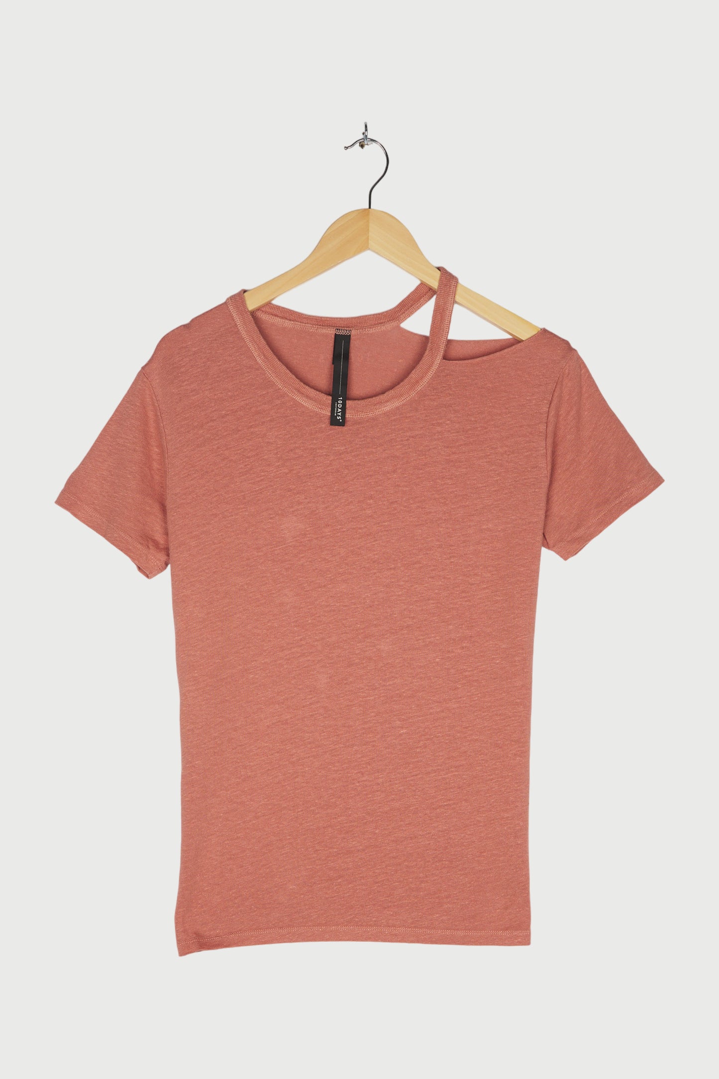 DESTROYED NECK TEE