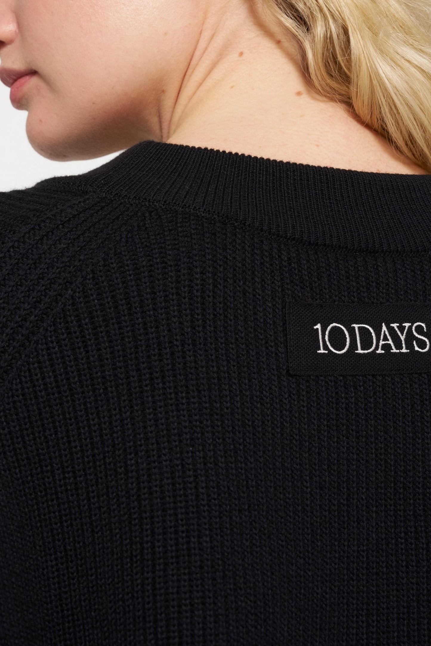 KNIT SWEATER