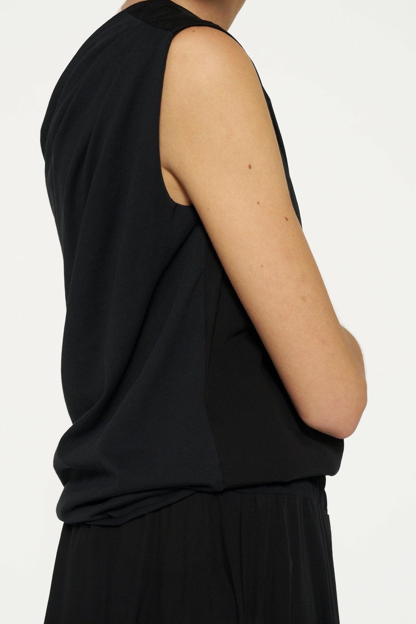 ONE SHOULDER TOP