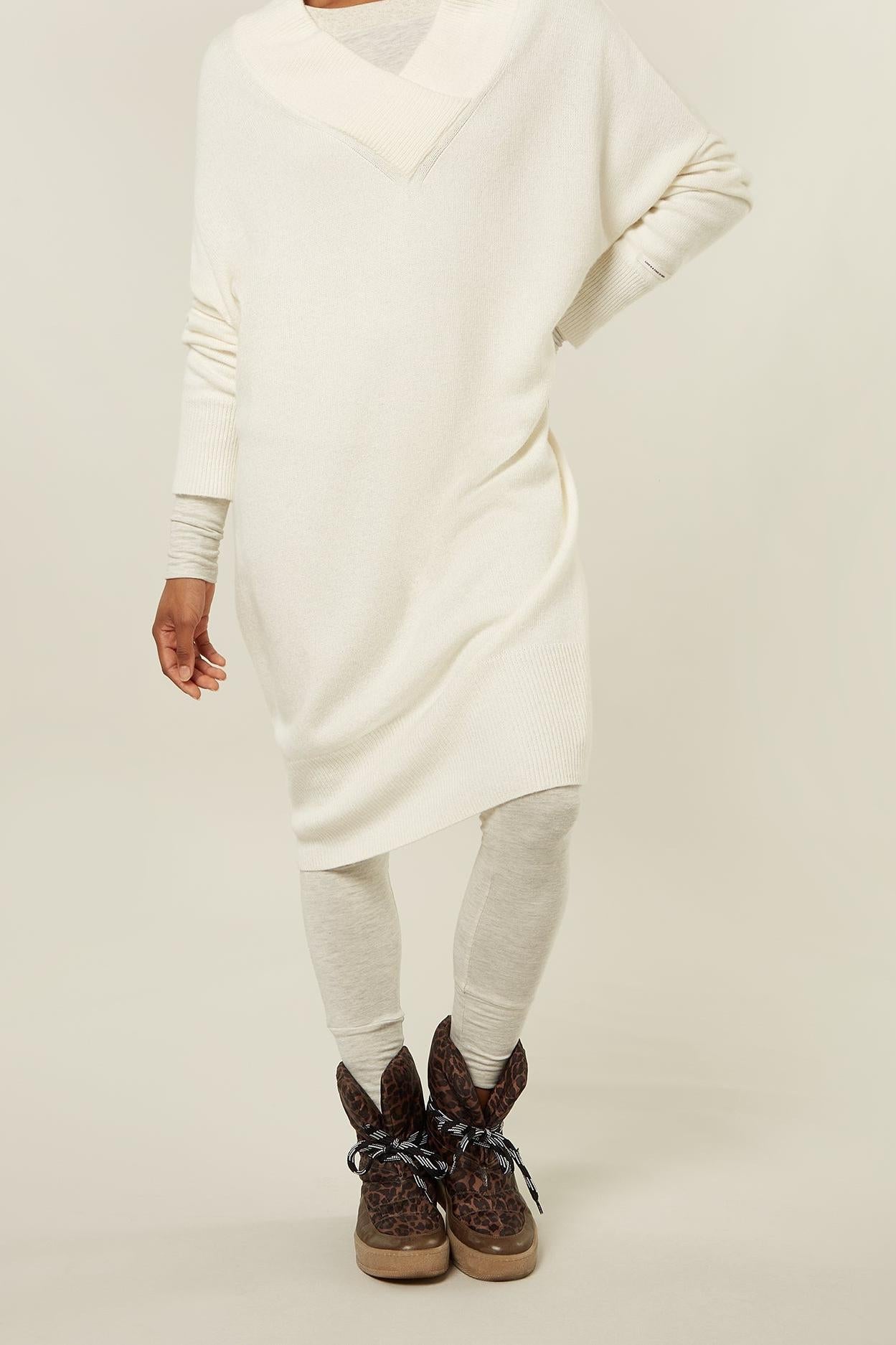 SOFT KNIT V-NECK DRESS