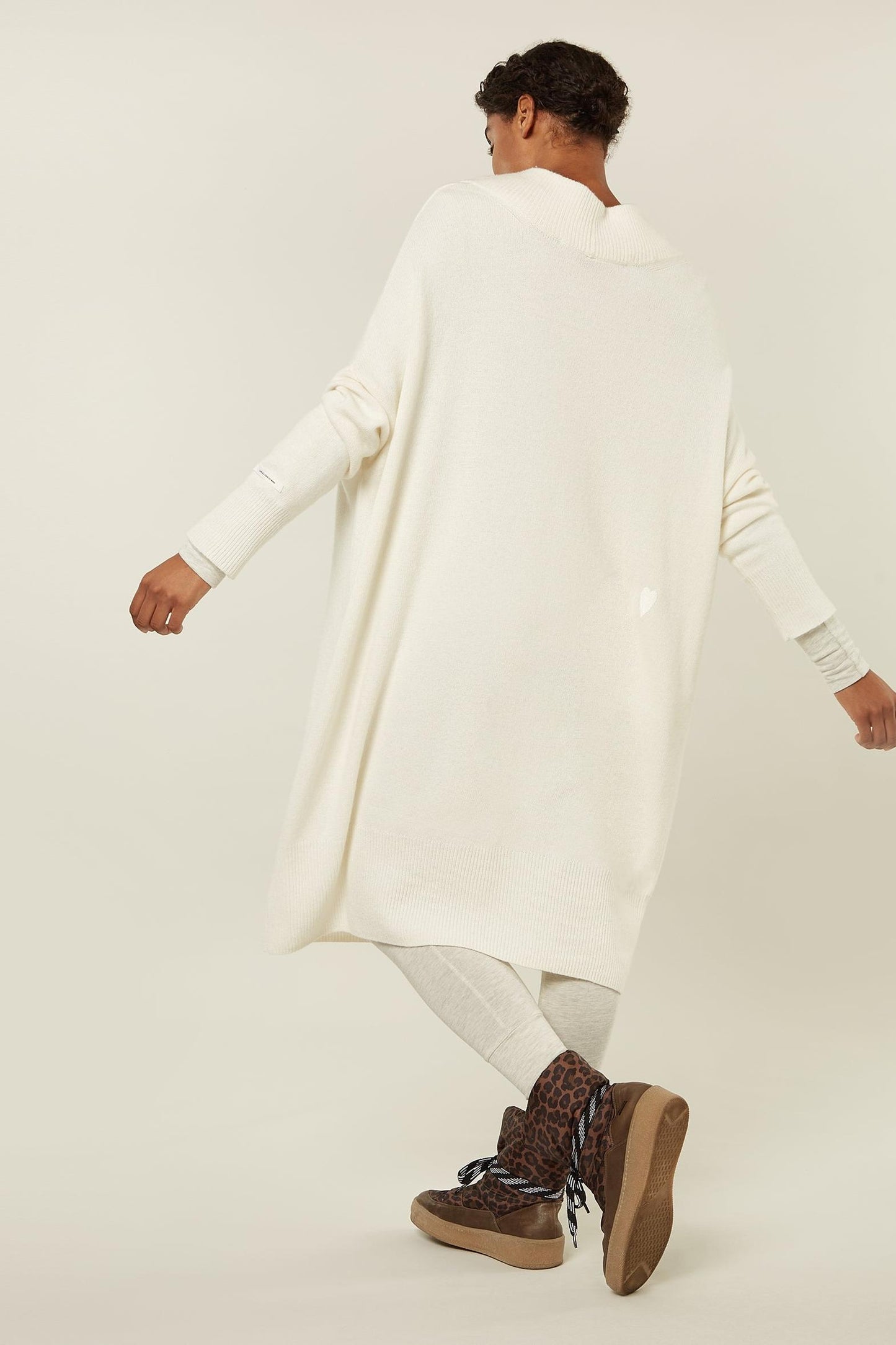 SOFT KNIT V-NECK DRESS