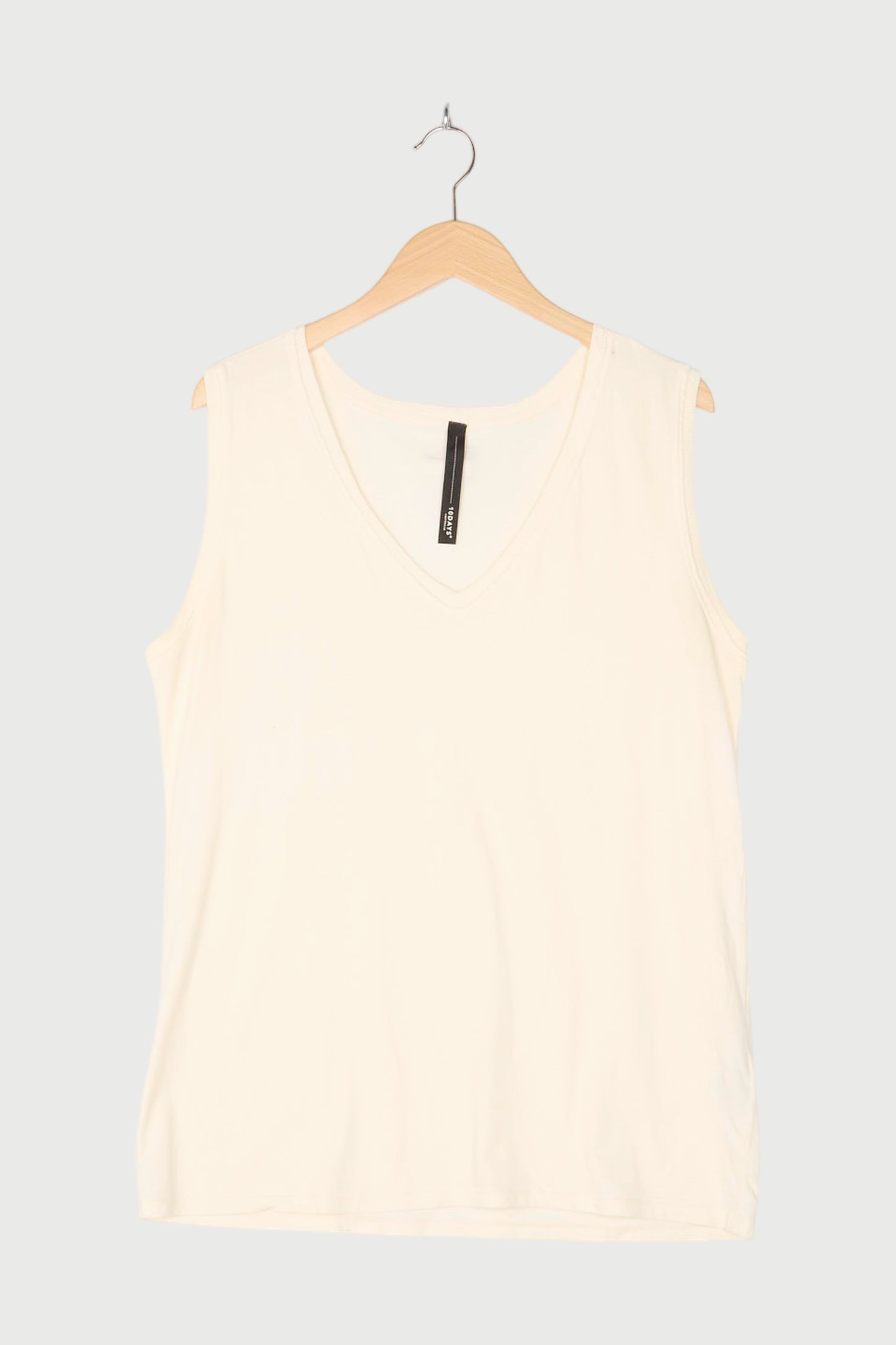 SLEEVELESS TOP