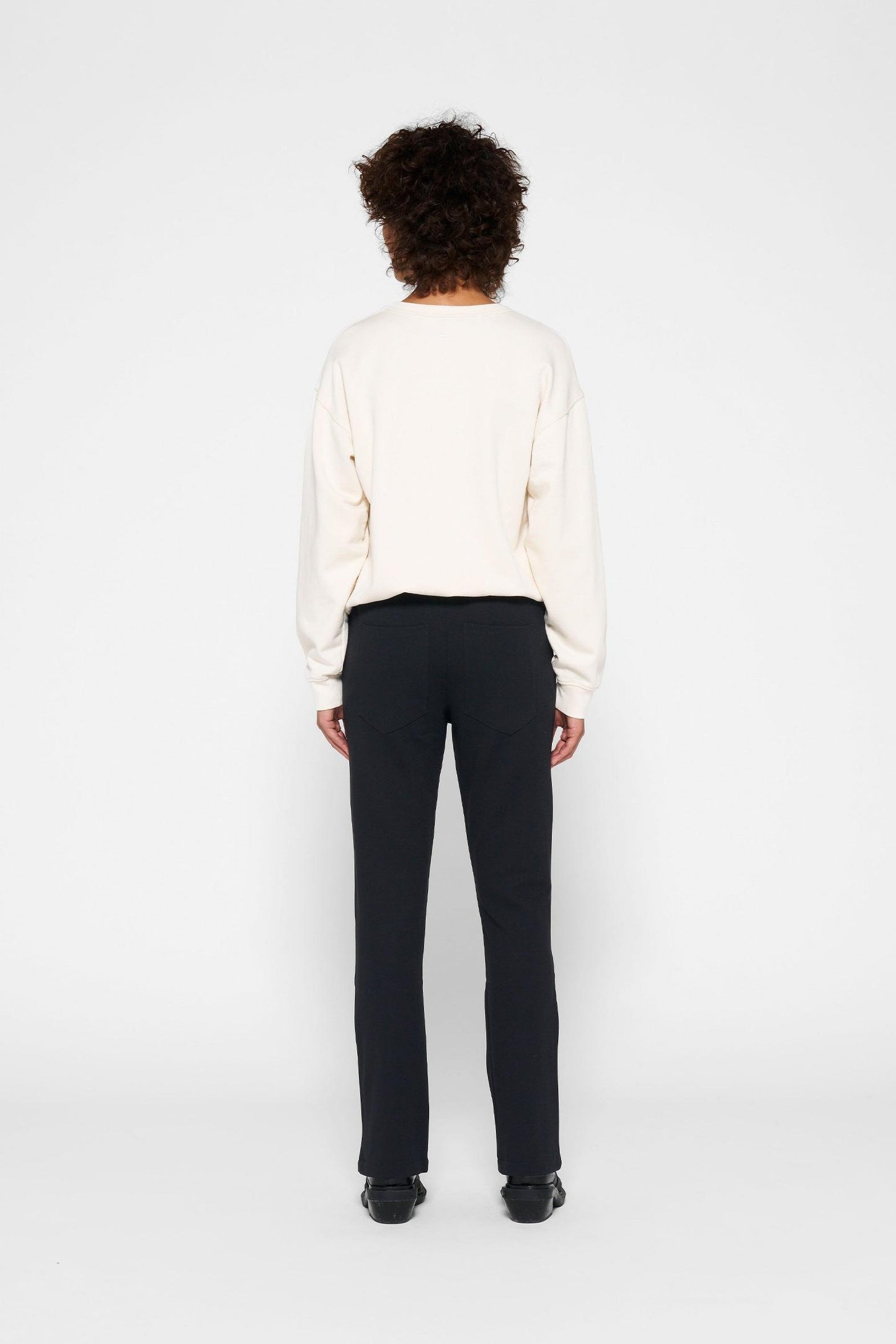 SWEATER TAGLINE