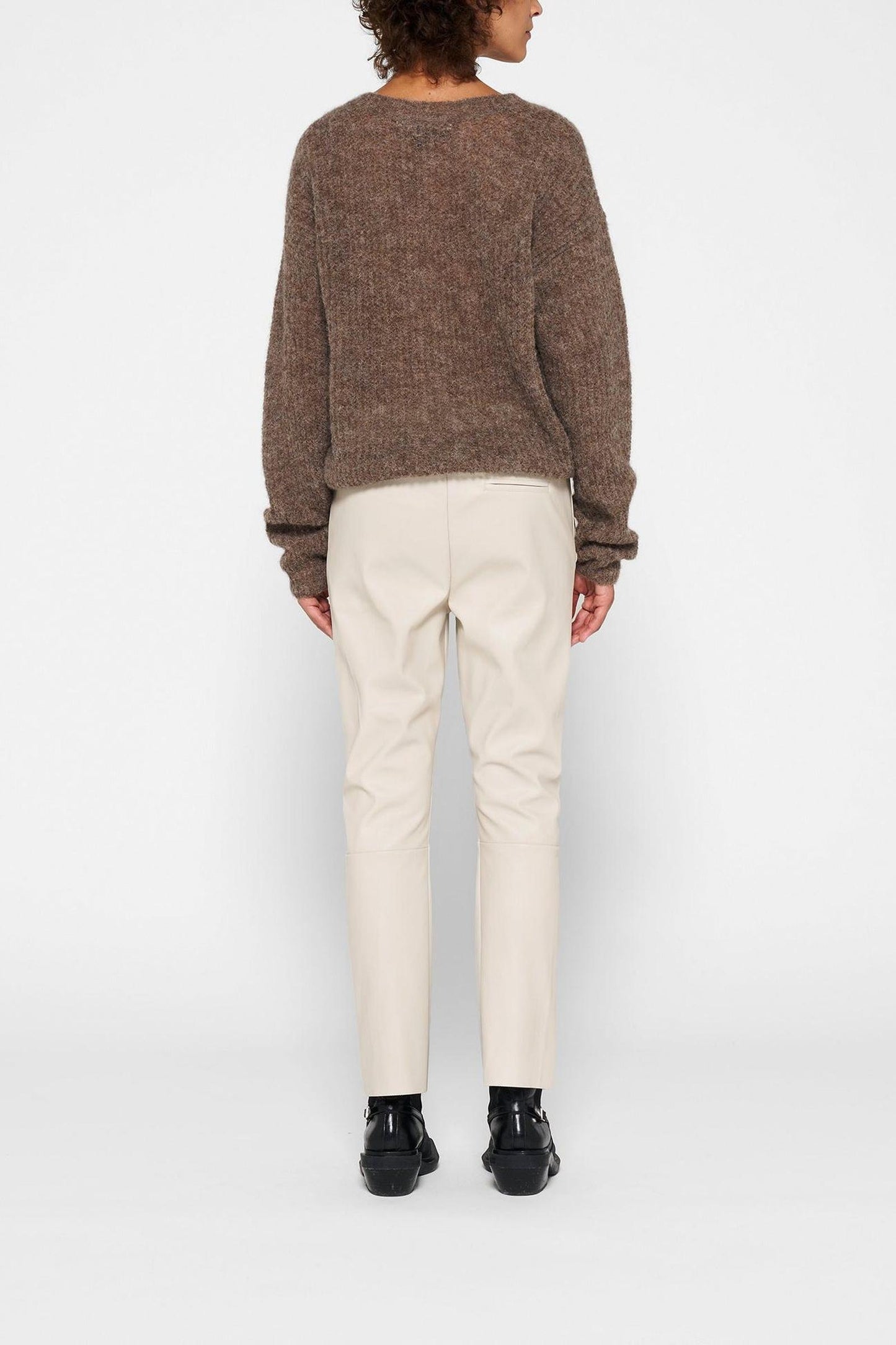 THIN KNIT SWEATER