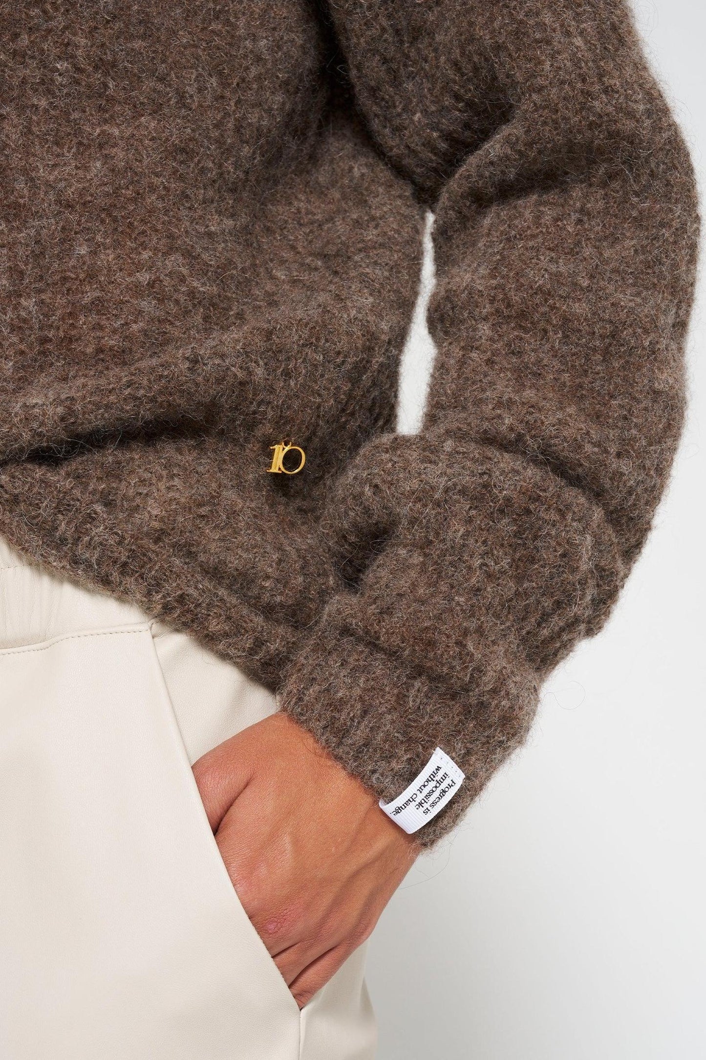 THIN KNIT SWEATER