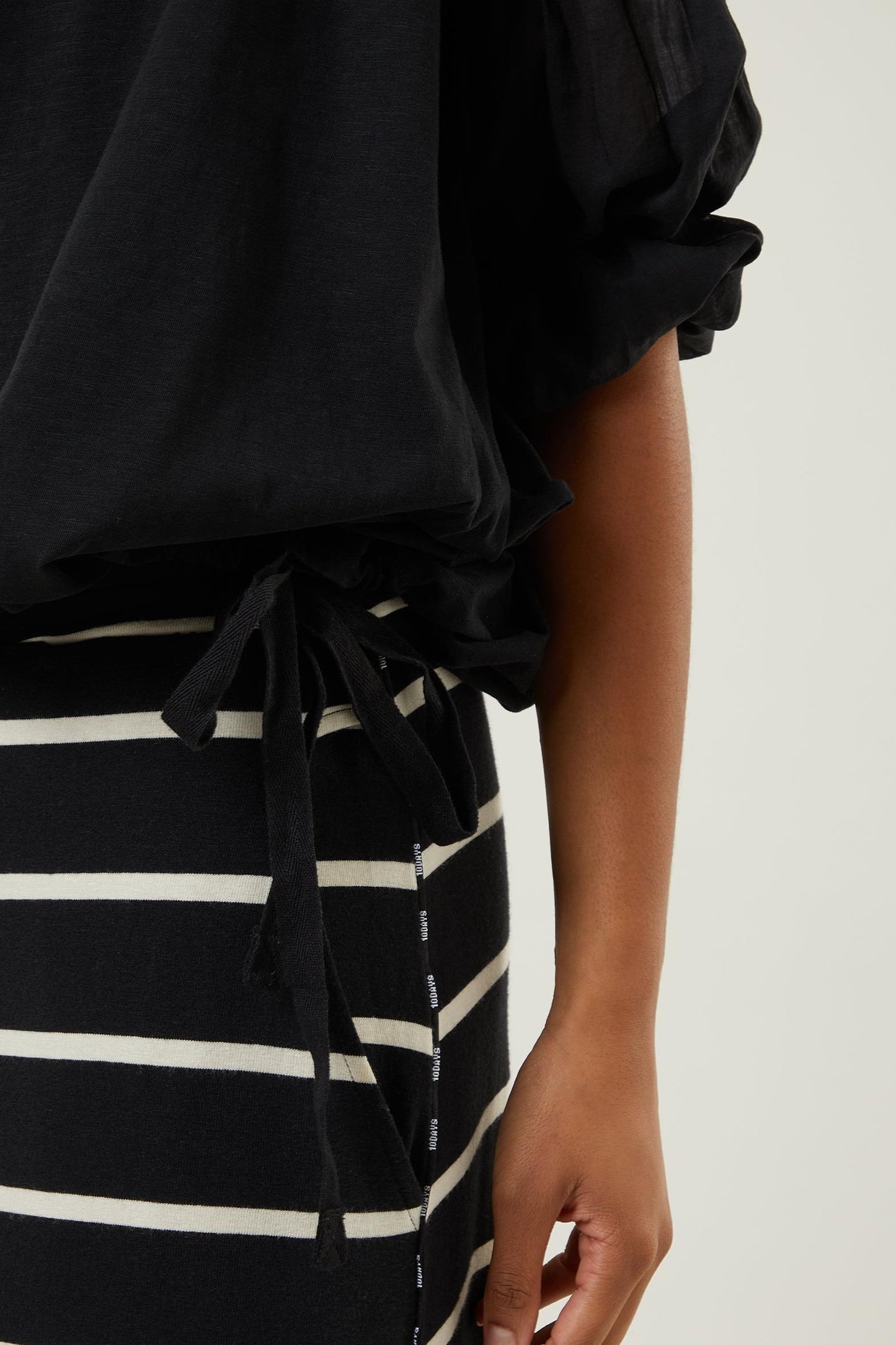 BALLOON SLEEVE BLOUSE