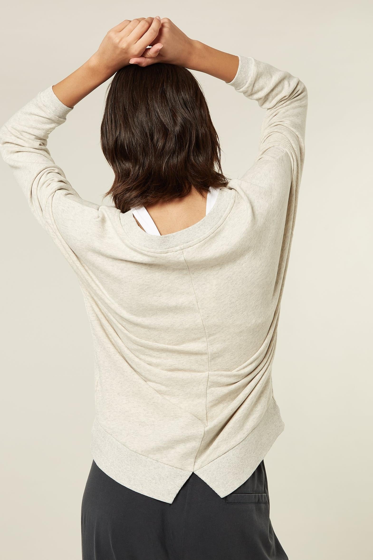 ROUND NECK SWEATER