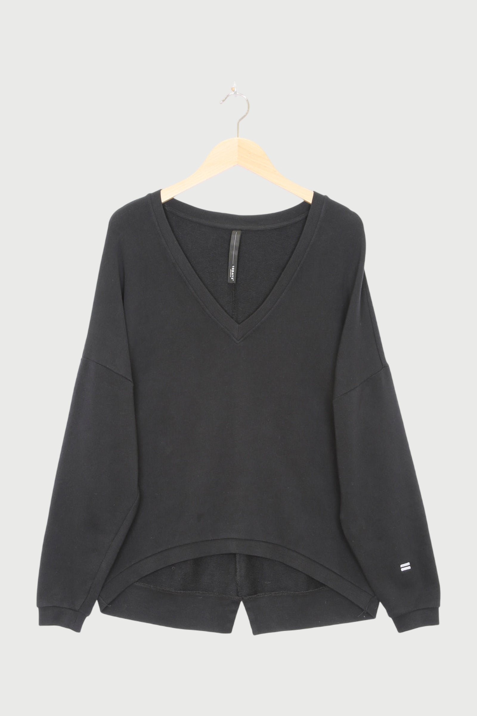 V-NECK SWEATER