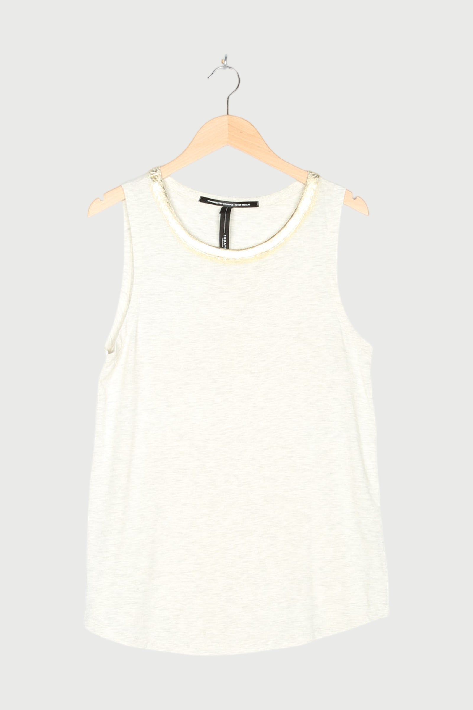 SOFT SLEEVELESS TOP