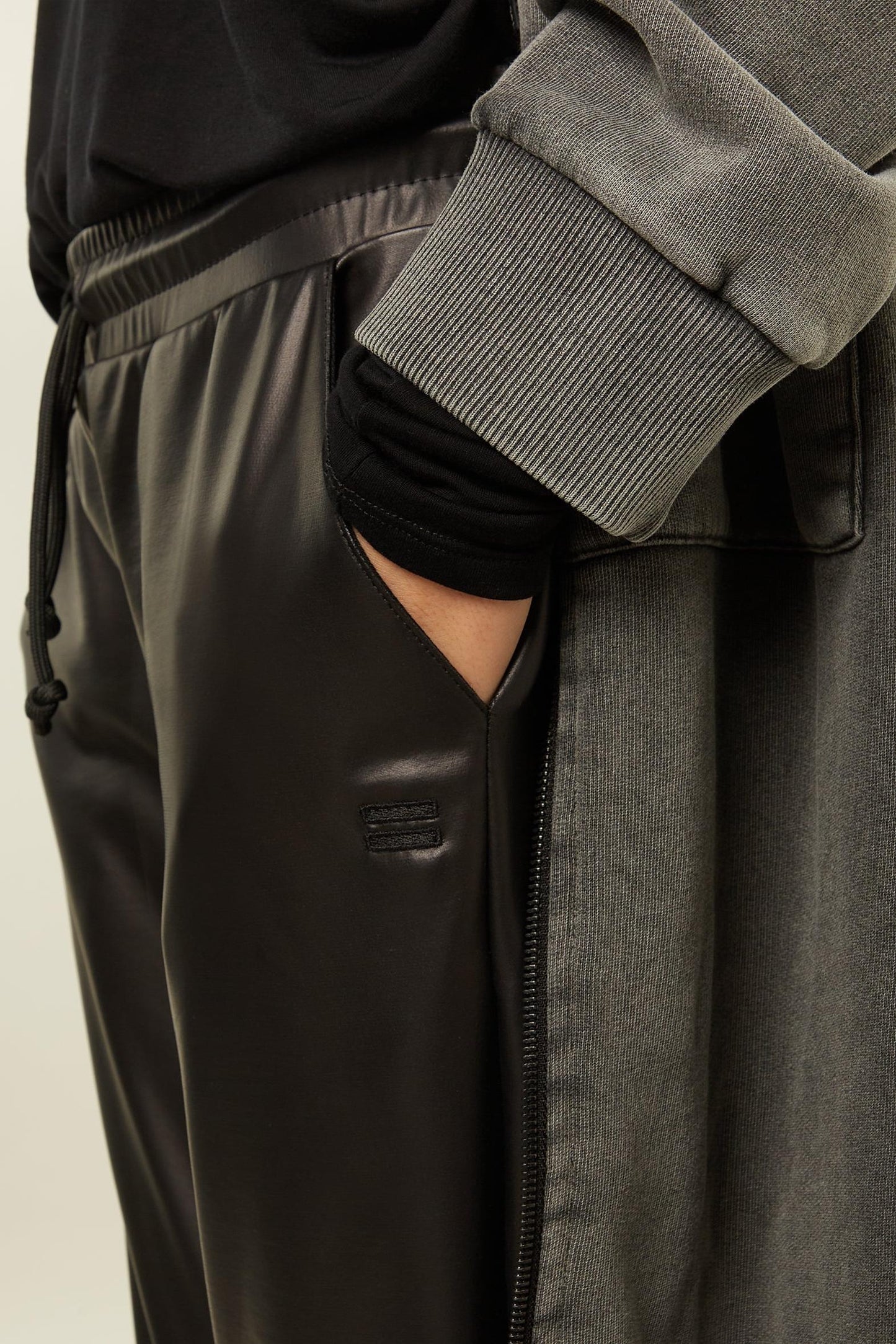 LEATHERLOOK CROPPED JOGGER LONG