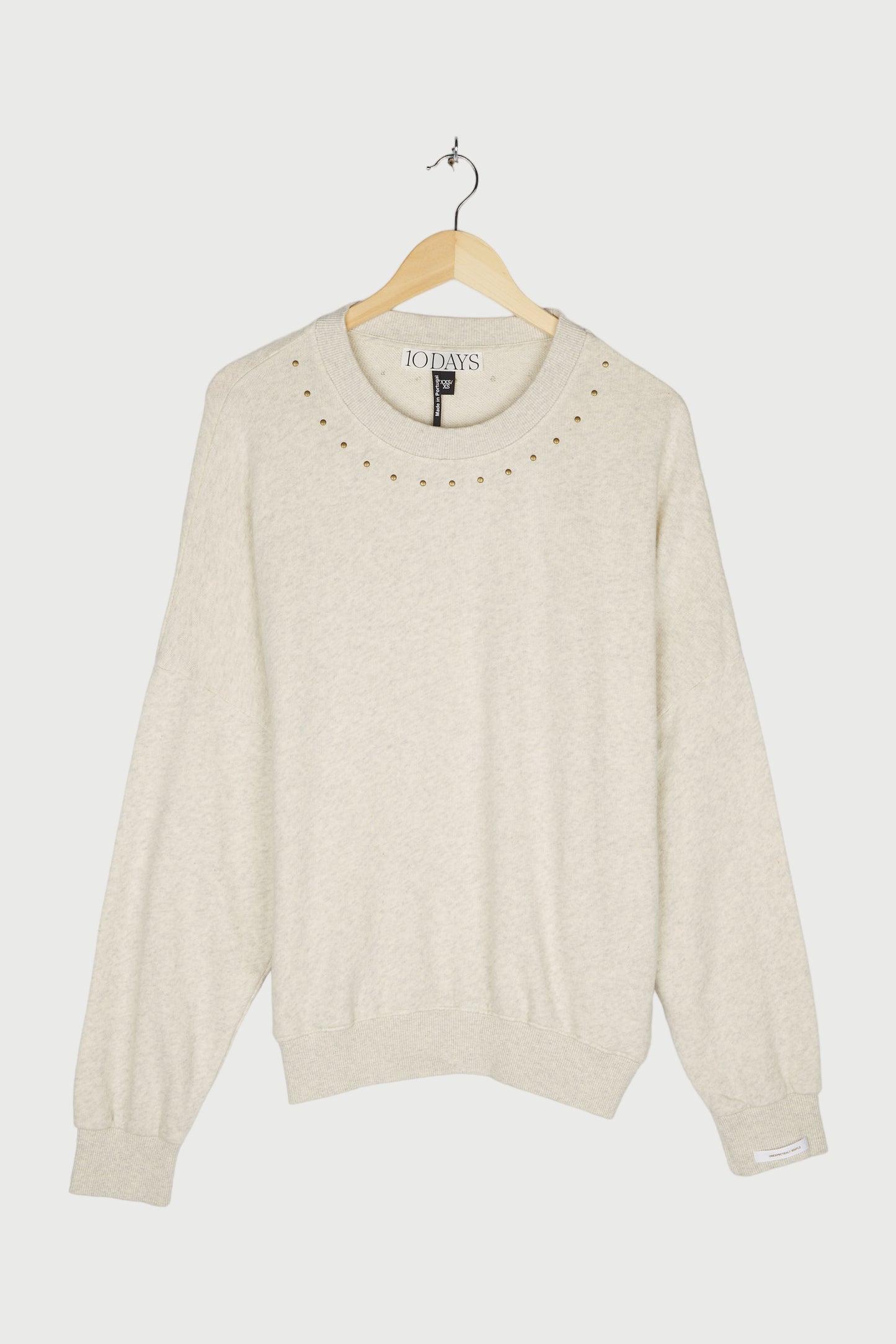 SWEATER STUDS
