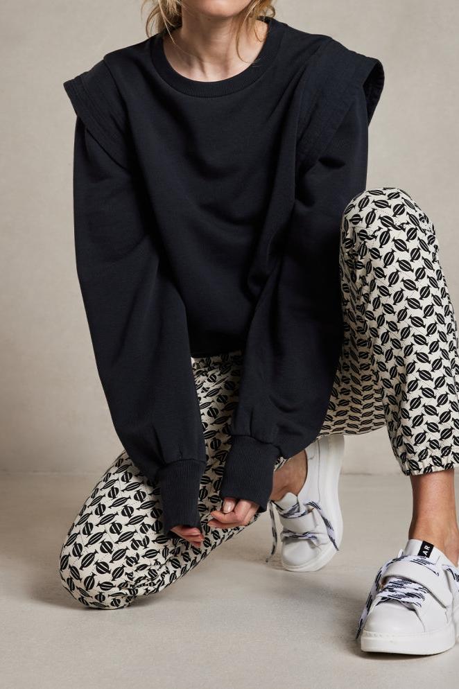 SWEATER STATEMENT SHOULDER