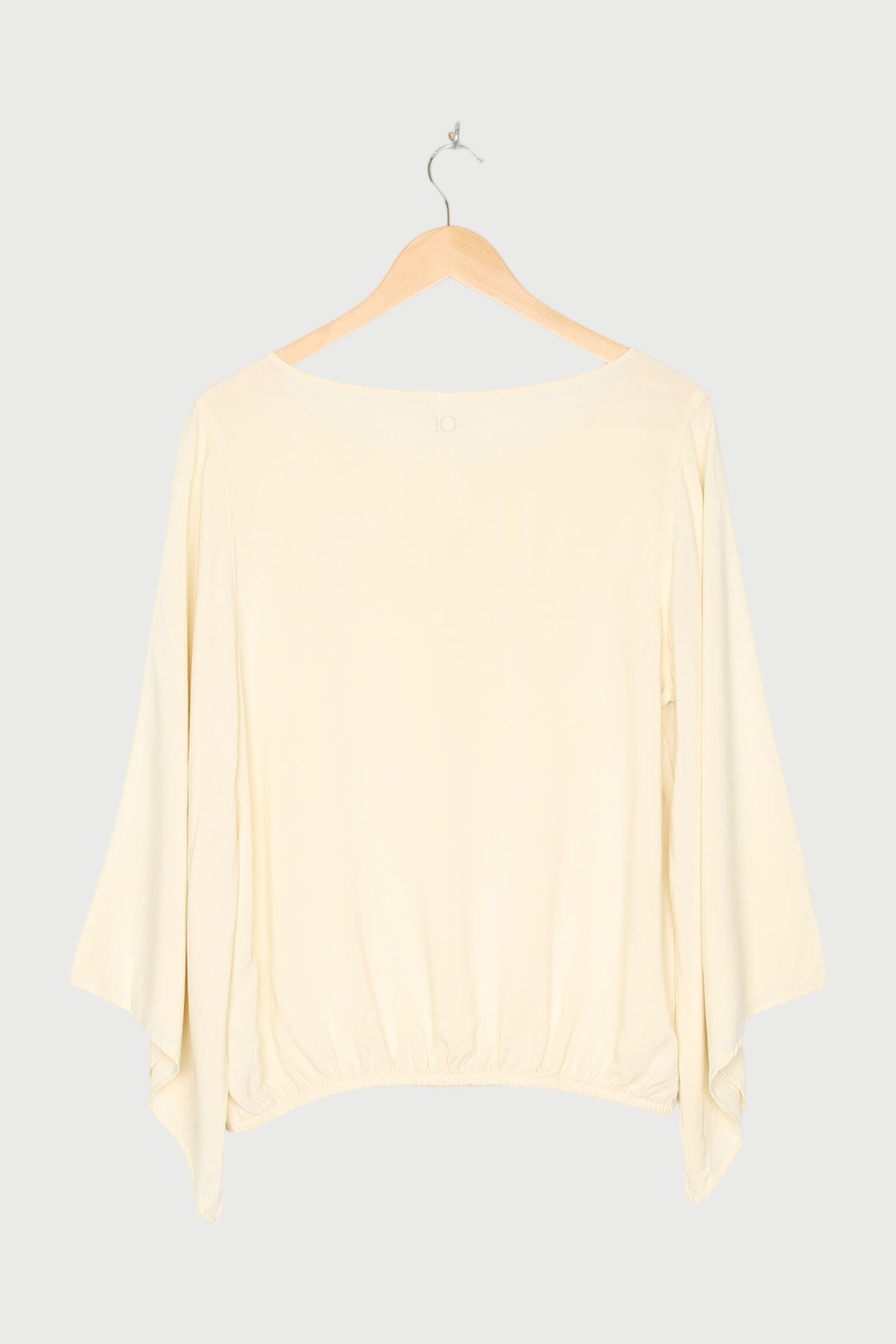 FLOWY BLOUSE