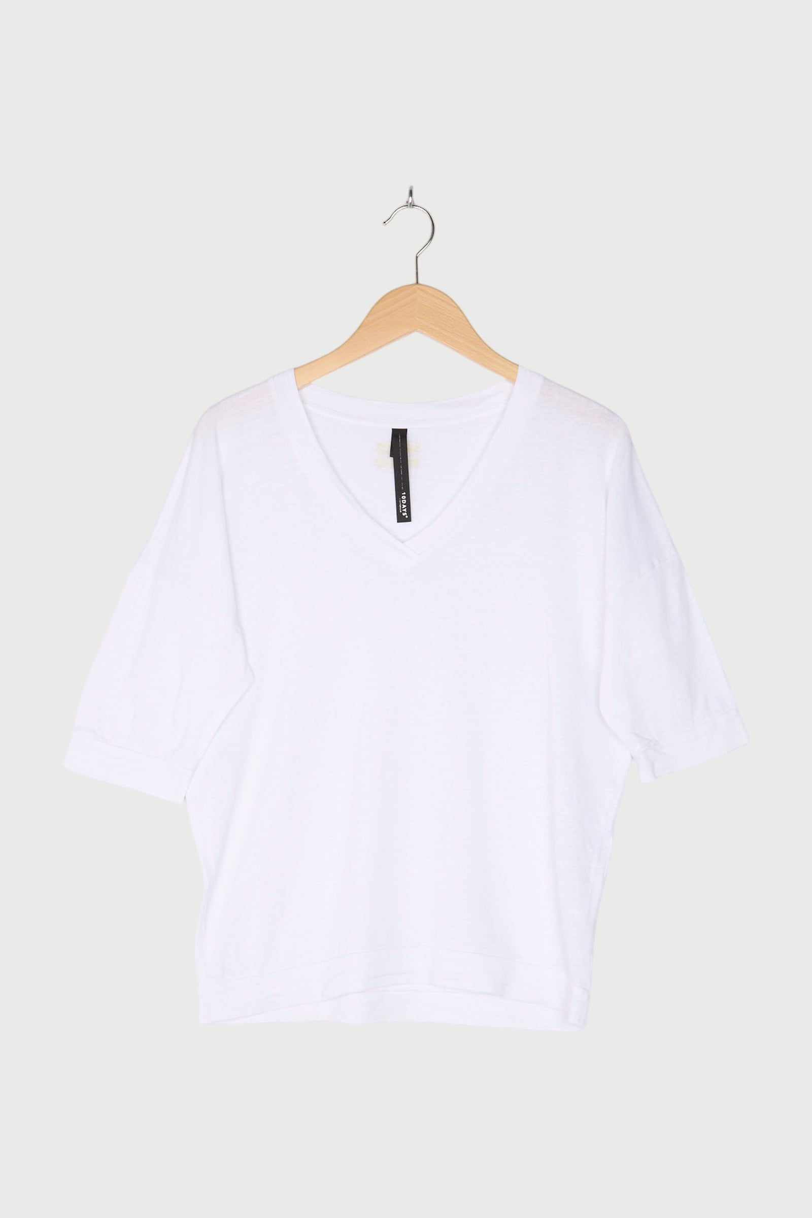 V-NECK TEE LINEN