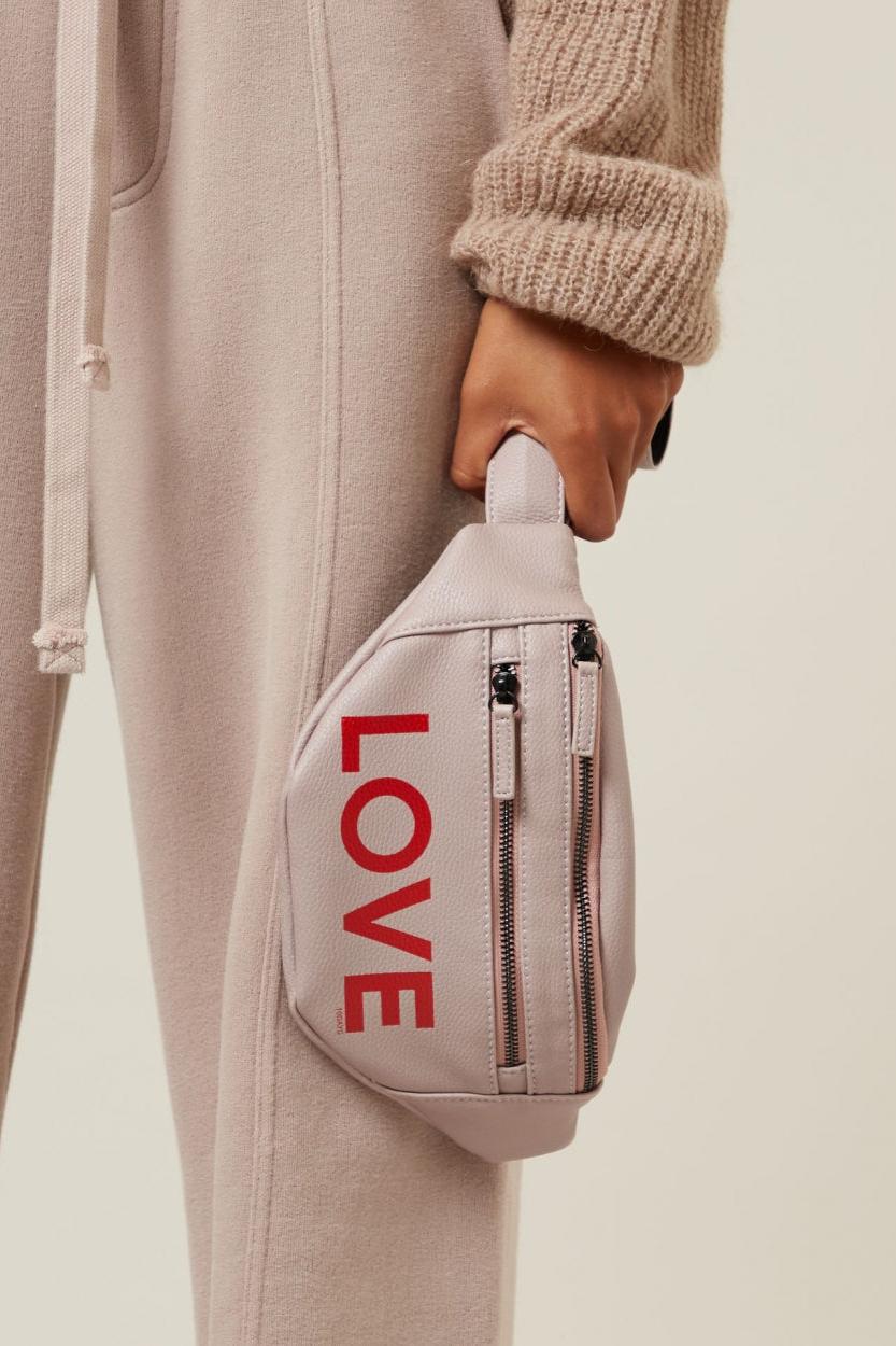 FANNY PACK LOVE