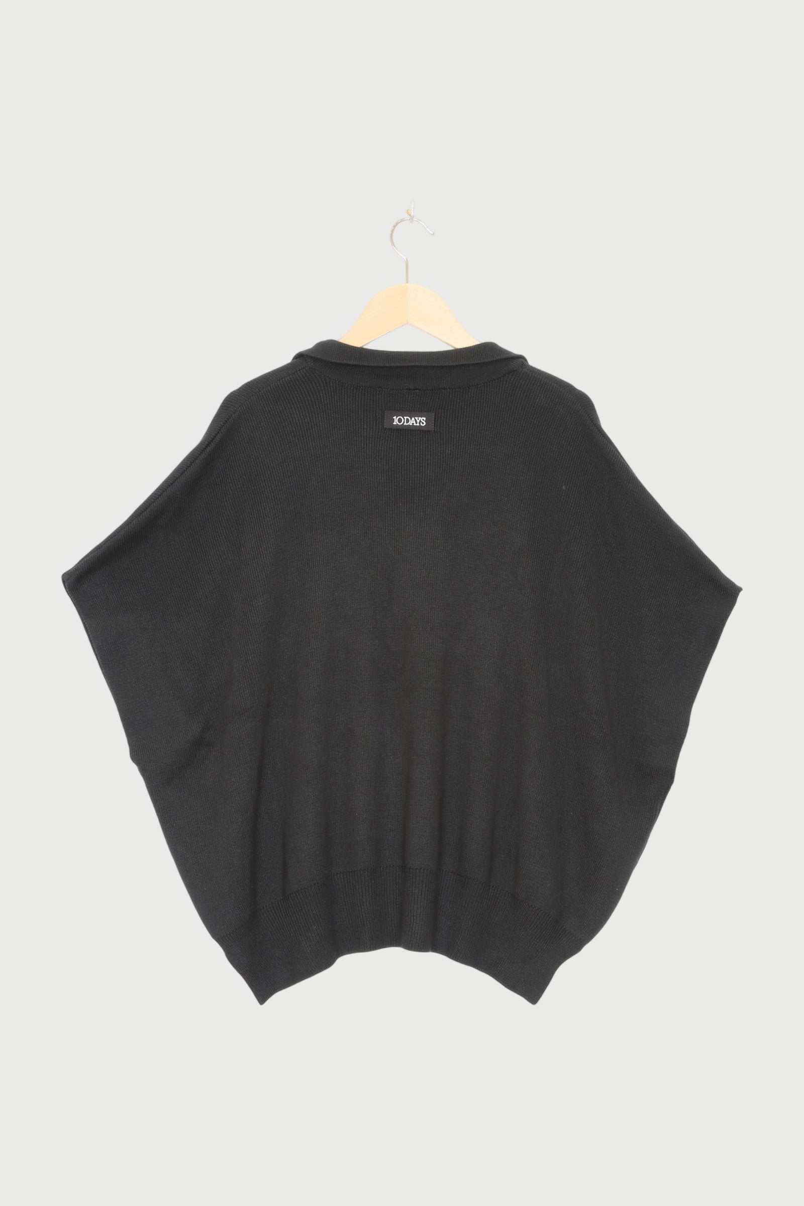SHORT SLEEVE KNIT SWEATER