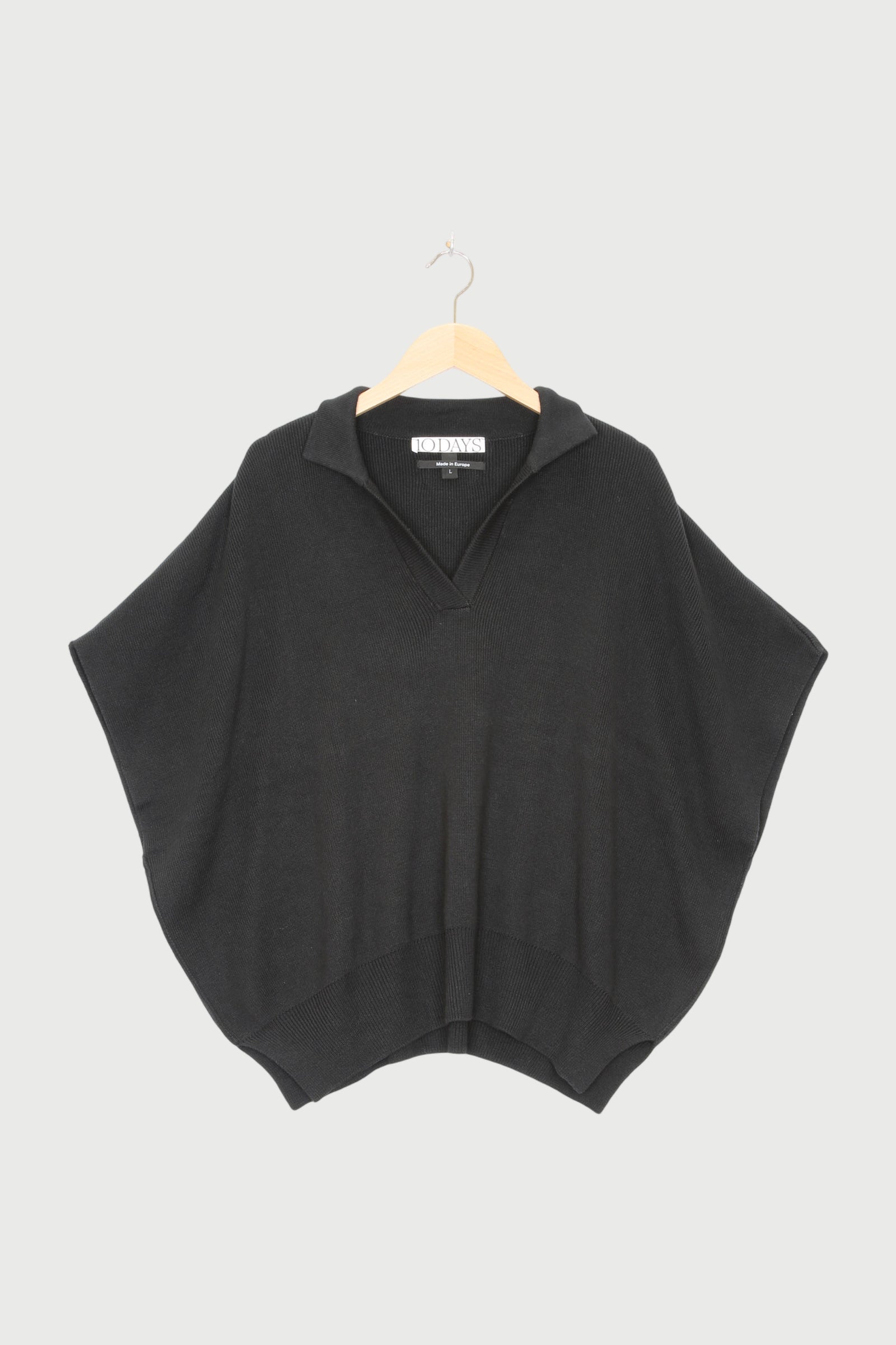 SHORT SLEEVE KNIT SWEATER