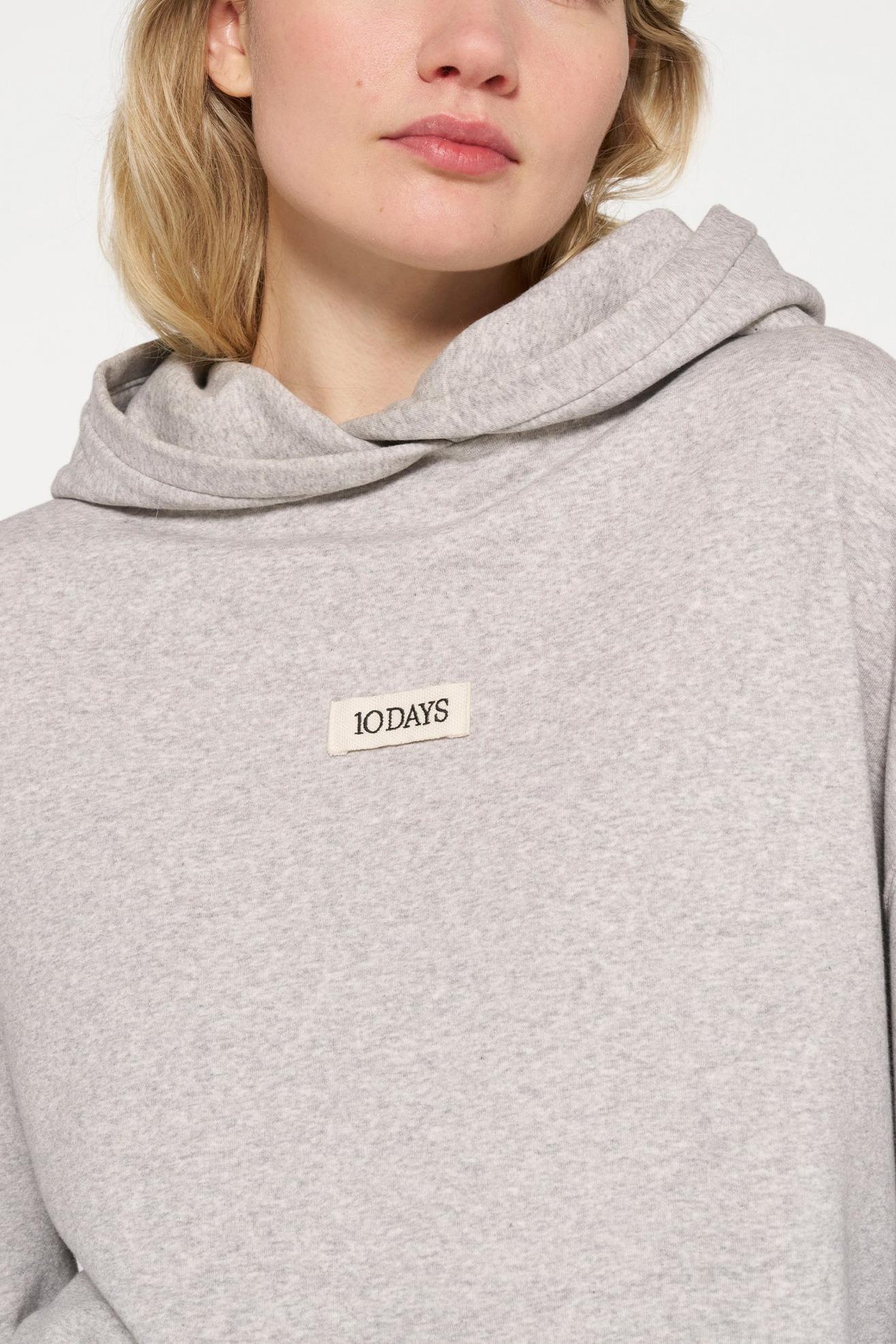 STATEMENT HOODIE