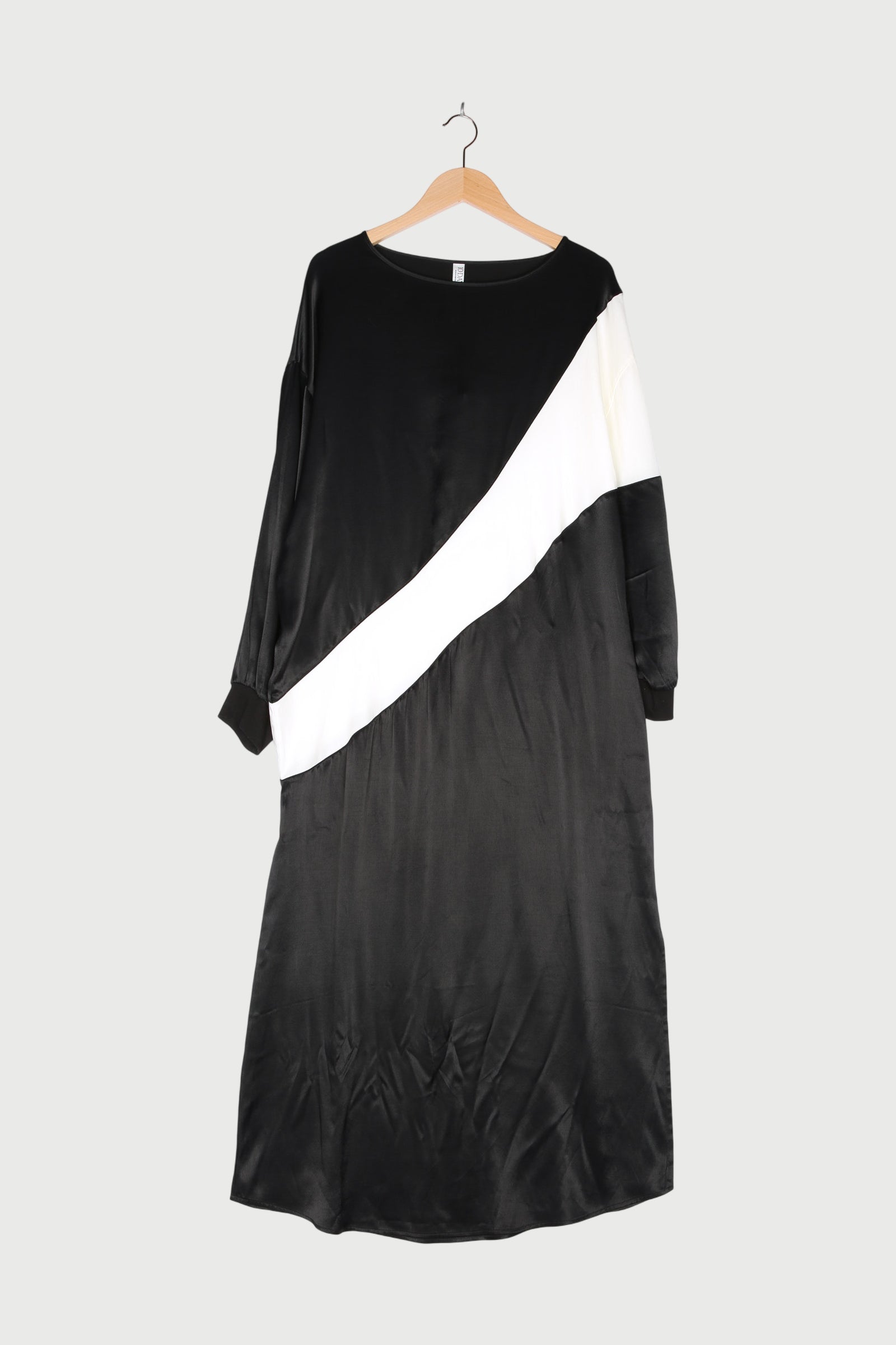 FLOWY MAXI DRESS