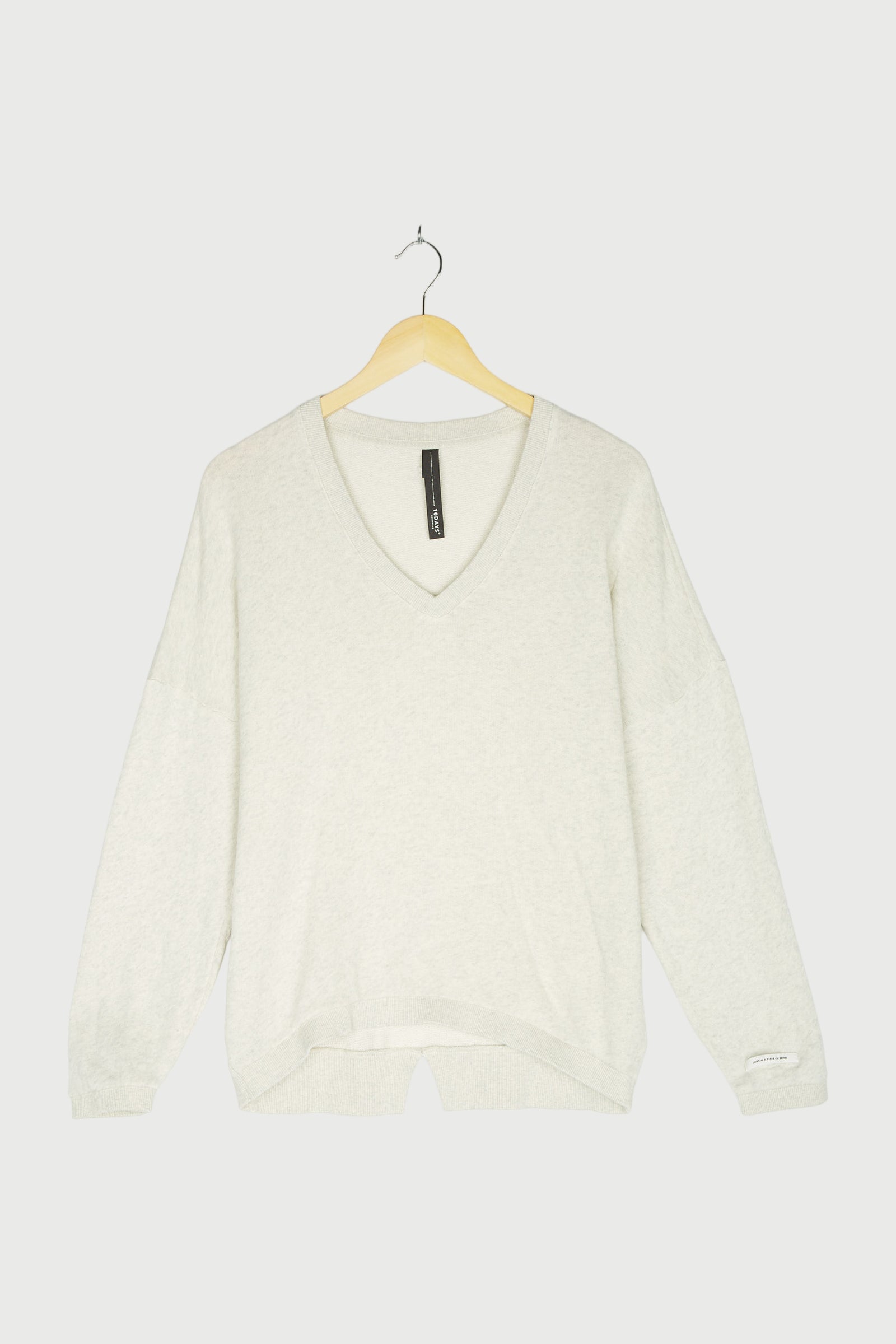 V-NECK SWEATER FLEECE