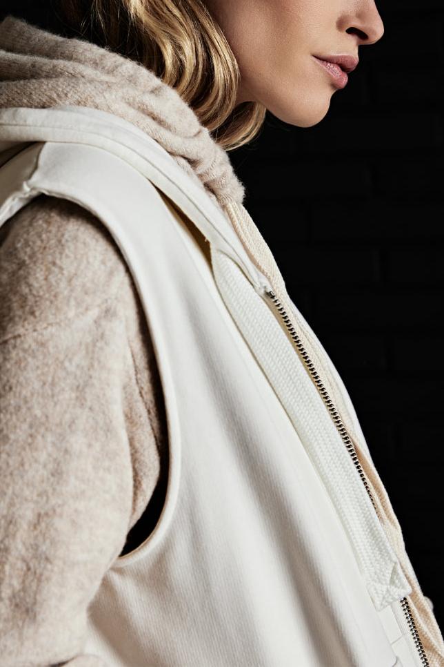 SLEEVELESS HOODIE CARDIGAN