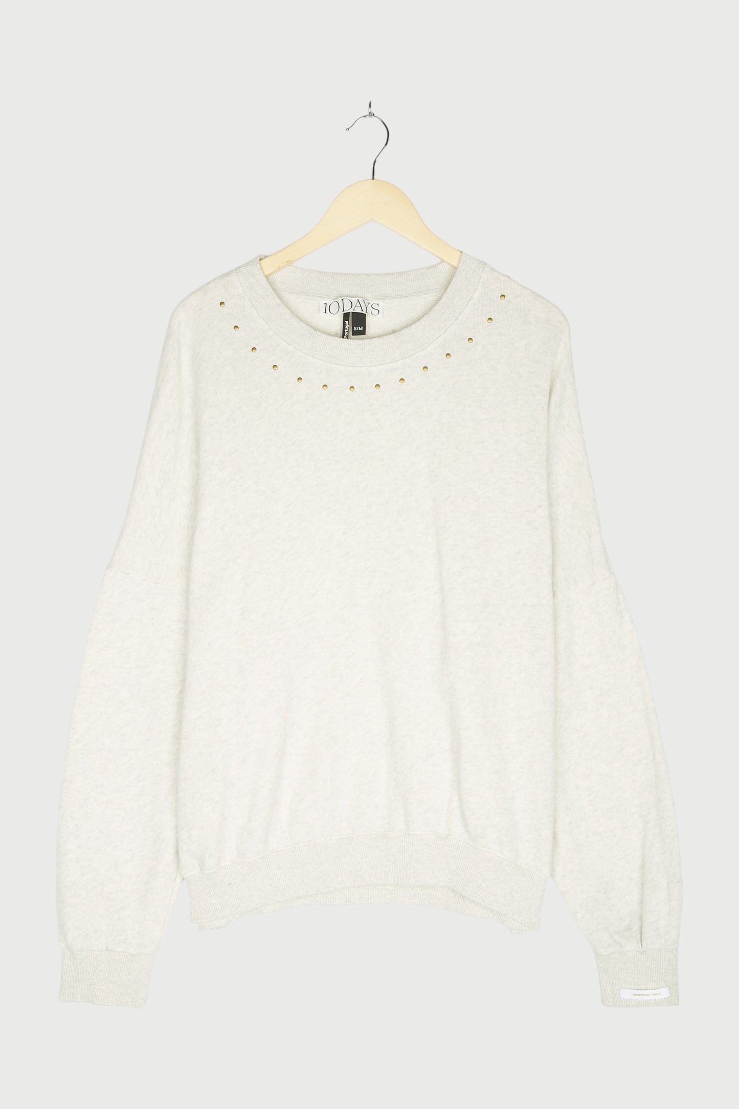 SWEATER STUDS