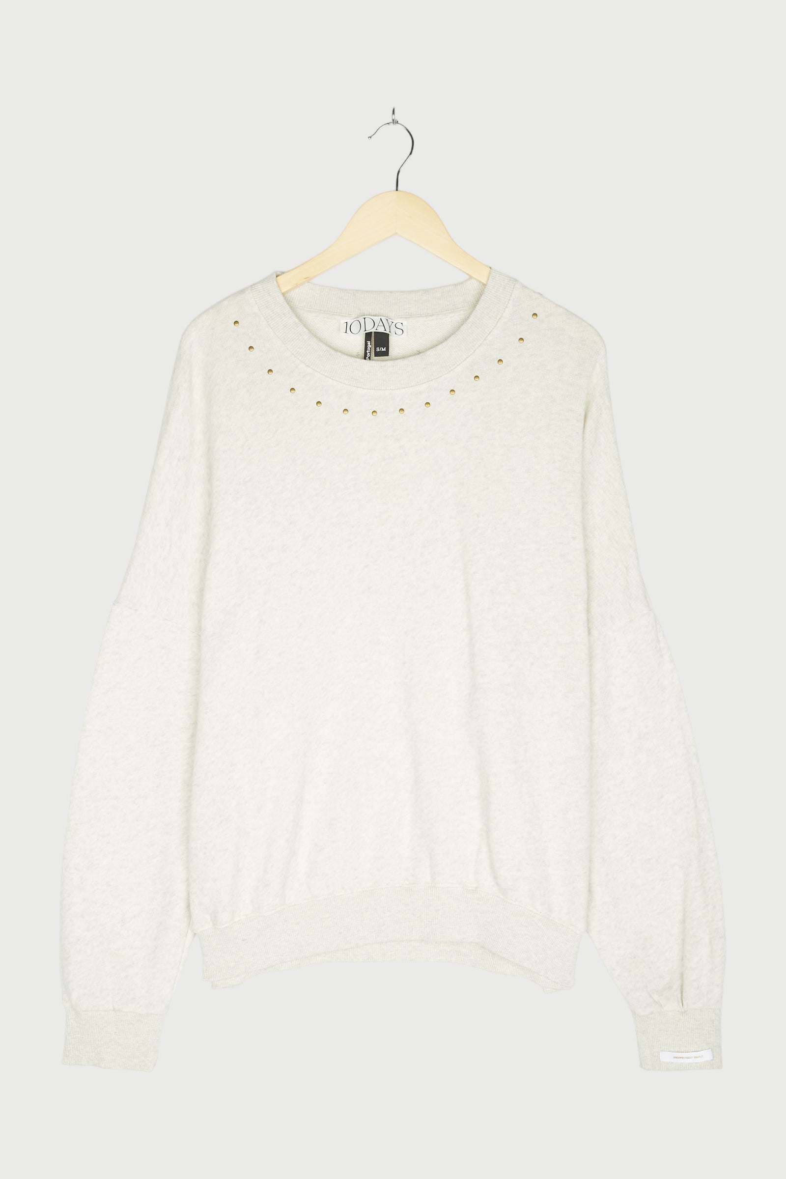 SWEATER STUDS