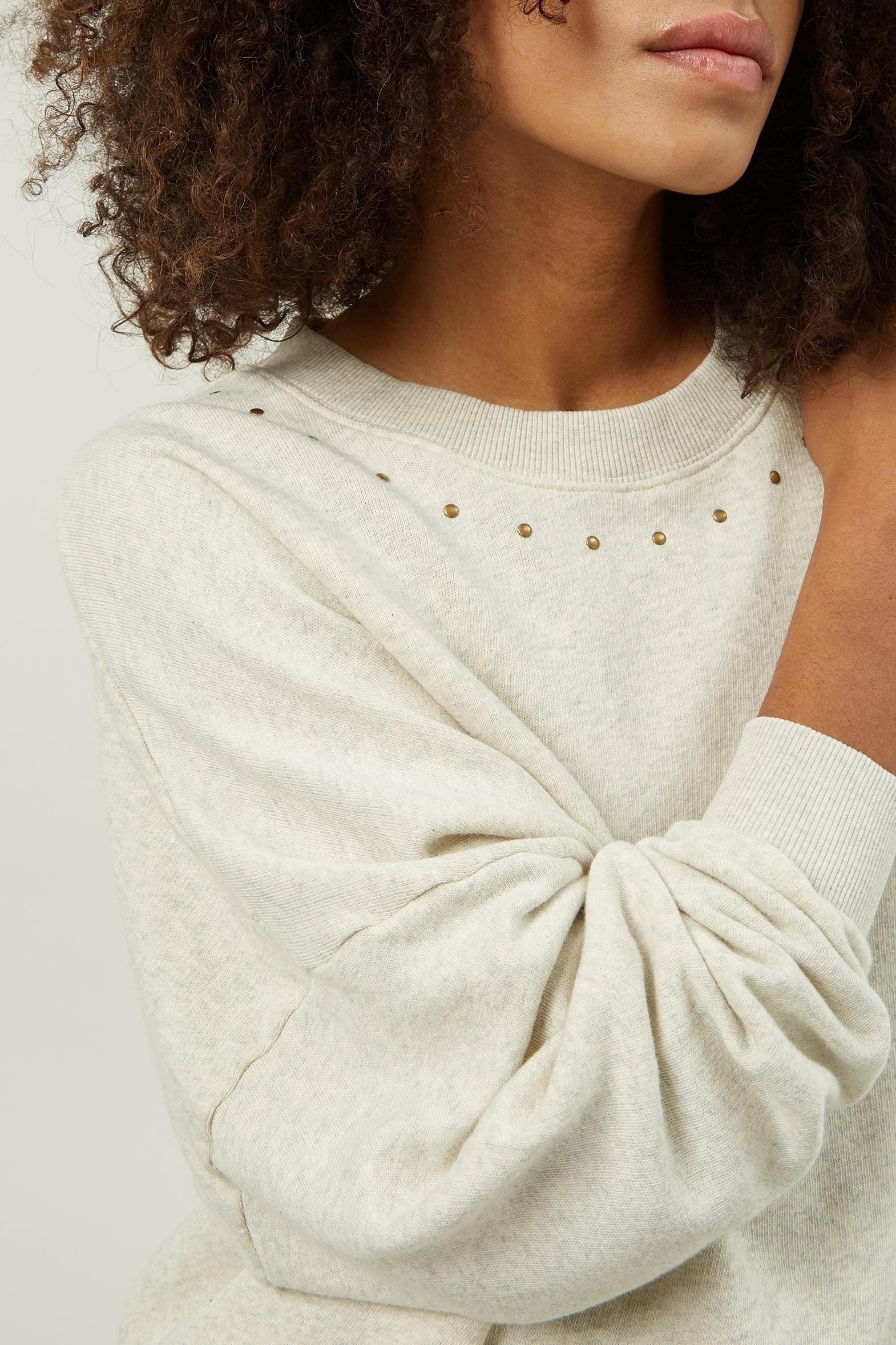 SWEATER STUDS