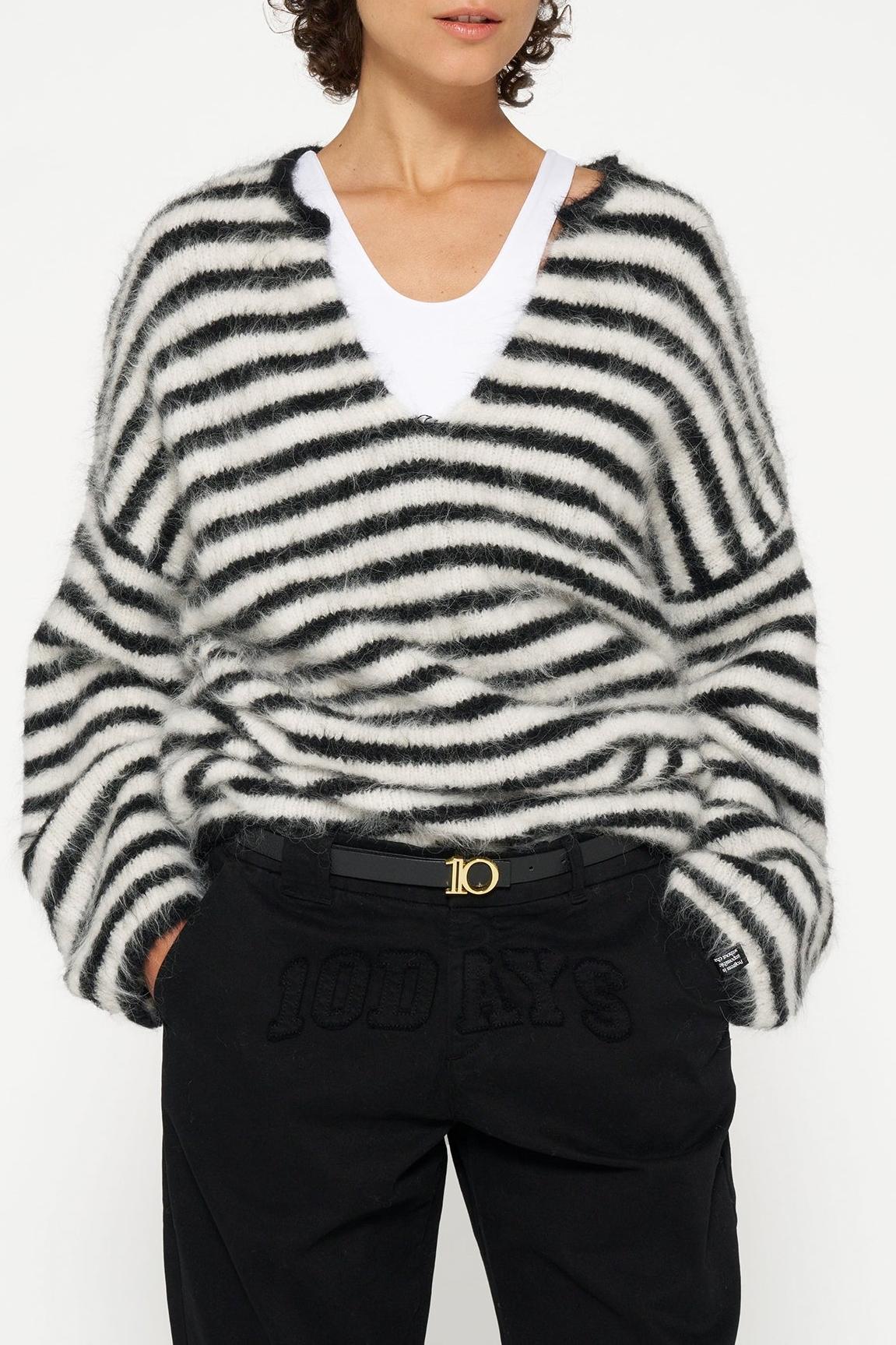 SOFT OVERSIZED SWEATER STRIPES