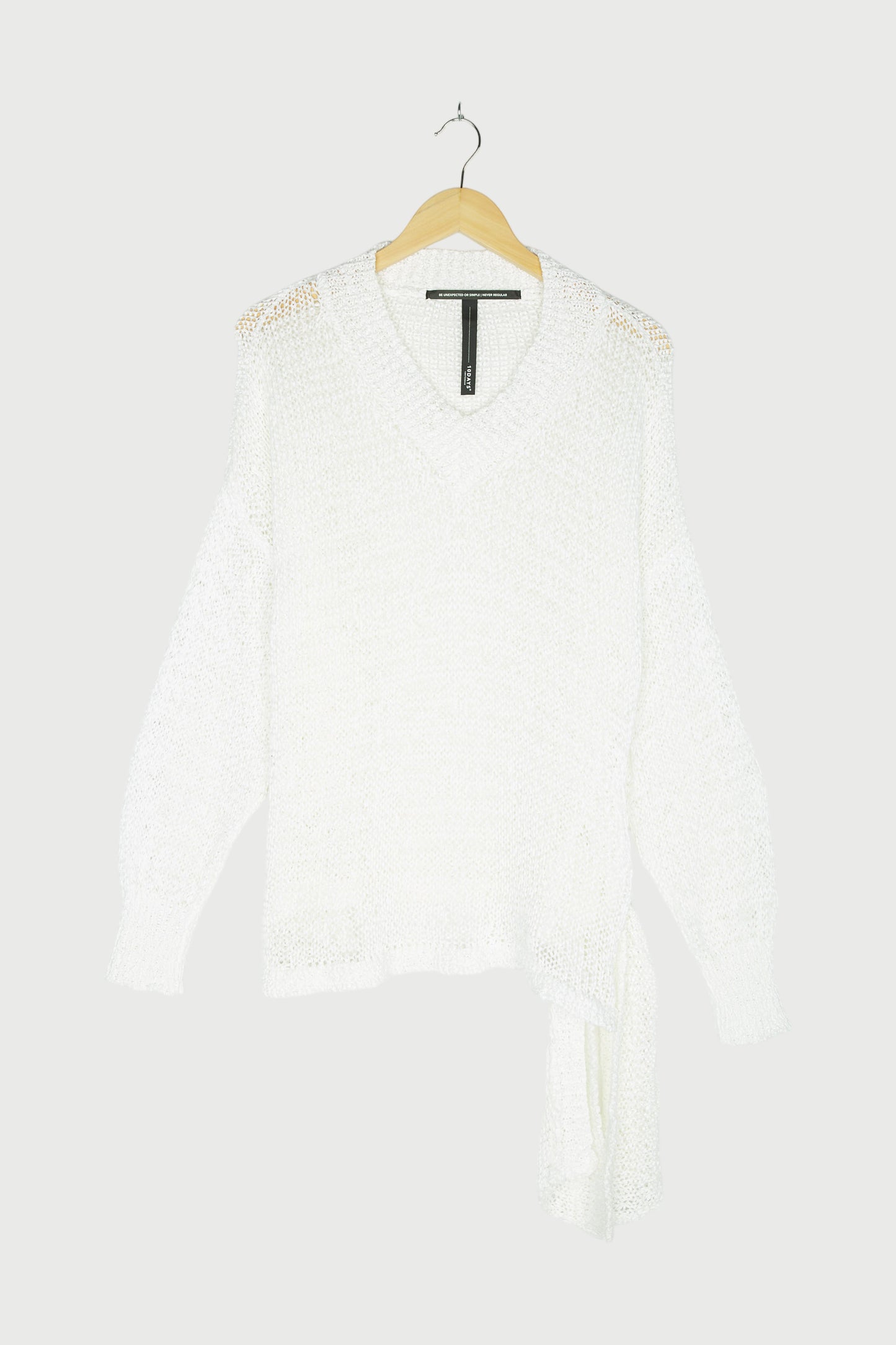 KNOTTED SWEATER