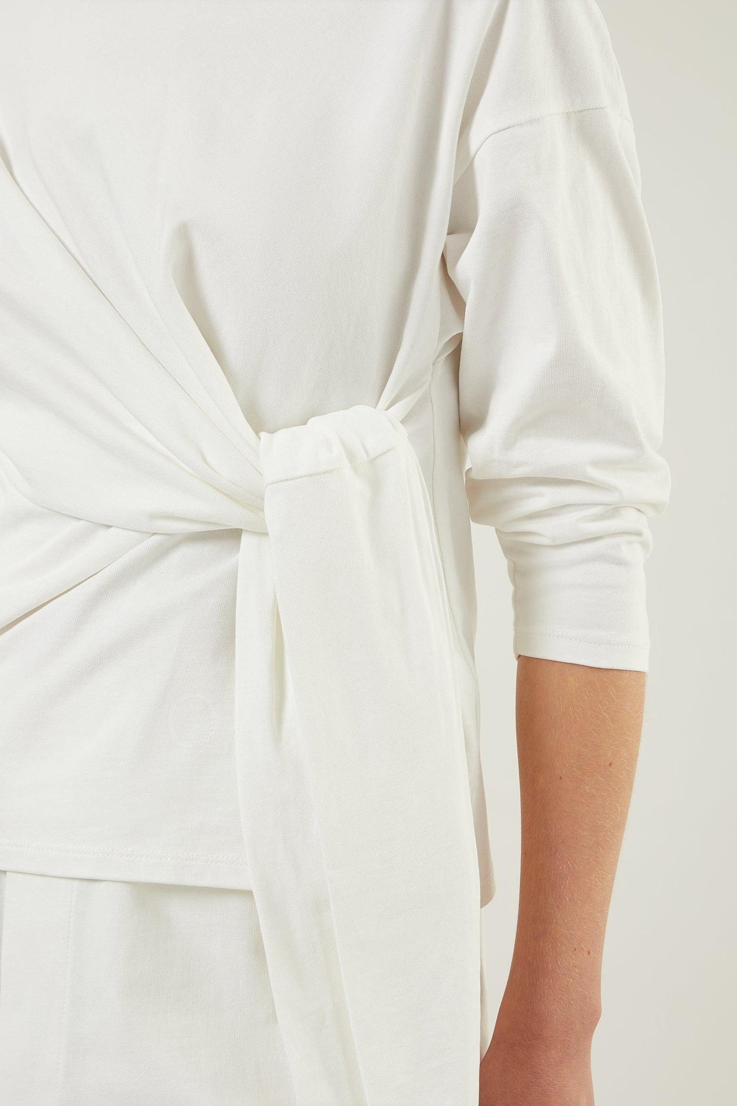 KNOTTED TEE