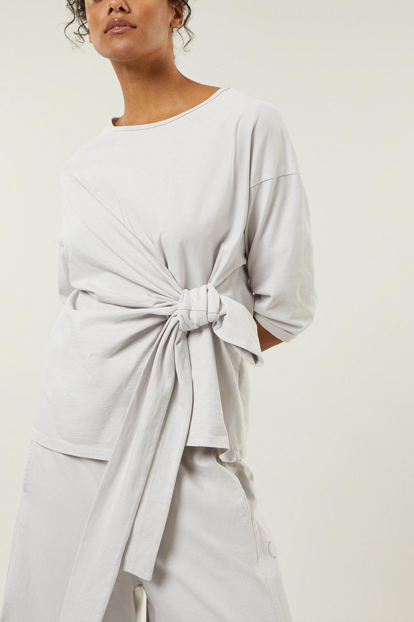 KNOTTED TEE