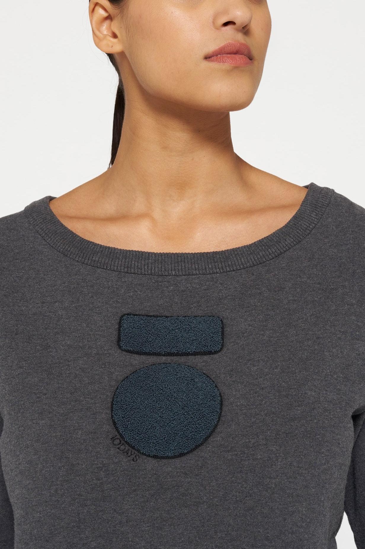 EASY ICON SWEATER